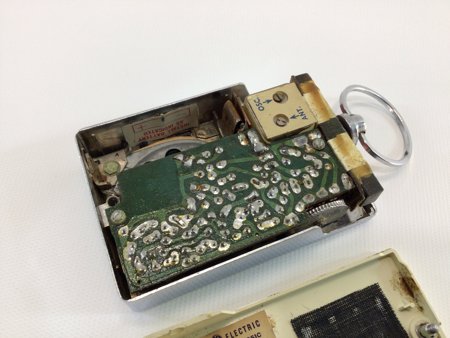 Vintage 6 Transistor Pocket AM Radio GE General Electric Model P-851C Analog Audio Electronics - Nonworking Parts Repair Display