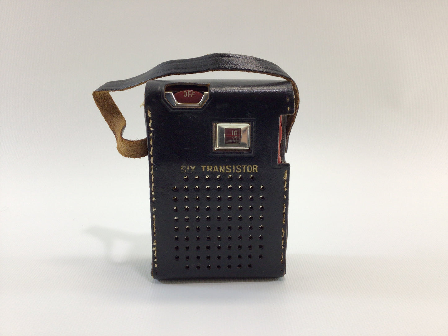 Vintage 6 Transistor Pocket AM Radio Valiant Deluxe HiFi Model TR-682 Analog Audio Electronics - Nonworking Parts Repair Display