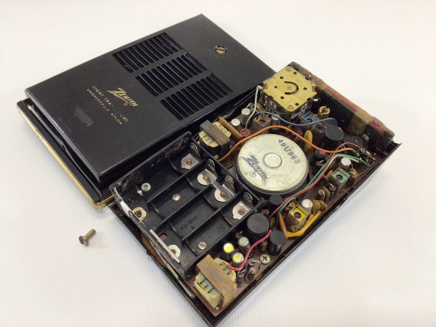 Zenith Deluxe Royal 500 Eight Transistor MW Radio Vintage Analog Audio Electronics - Nonworking Parts Repair Display