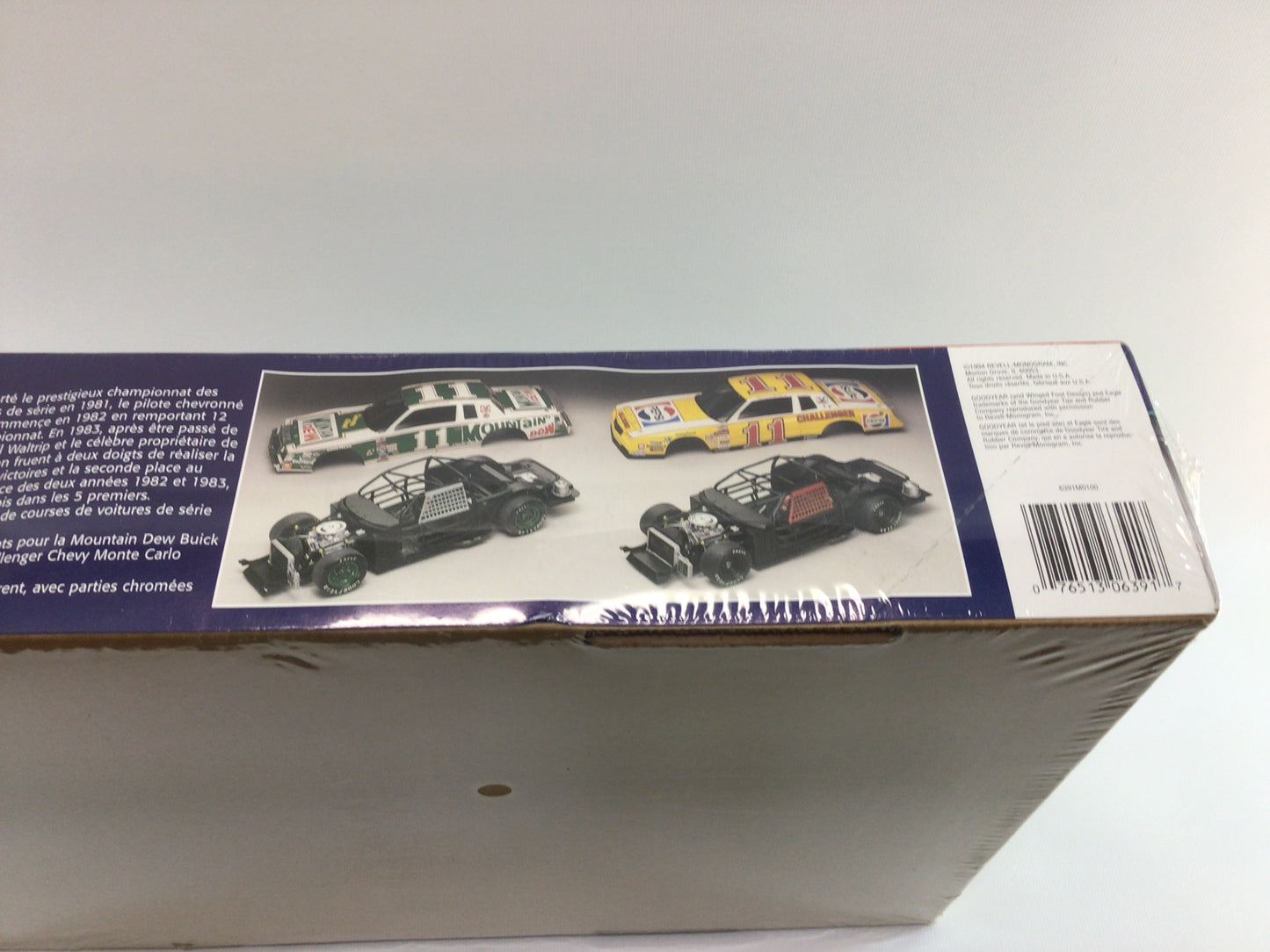 Monogram 1:24 Scale Model Kit 1994 Darrell Waltrip Combo Pepsi Cola and Mountain Dew Cars