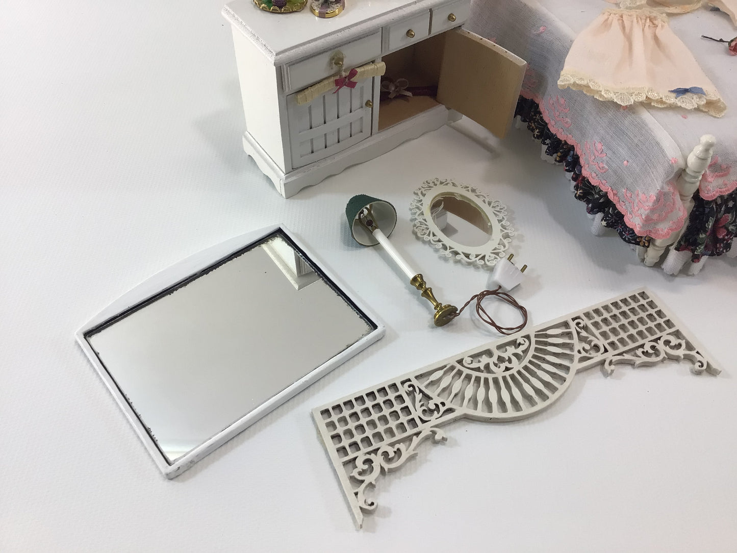 Miniature Dollhouse 1:12 Scale Bedroom Furniture and Accessories Set Collectible Toy Doll Display Pieces