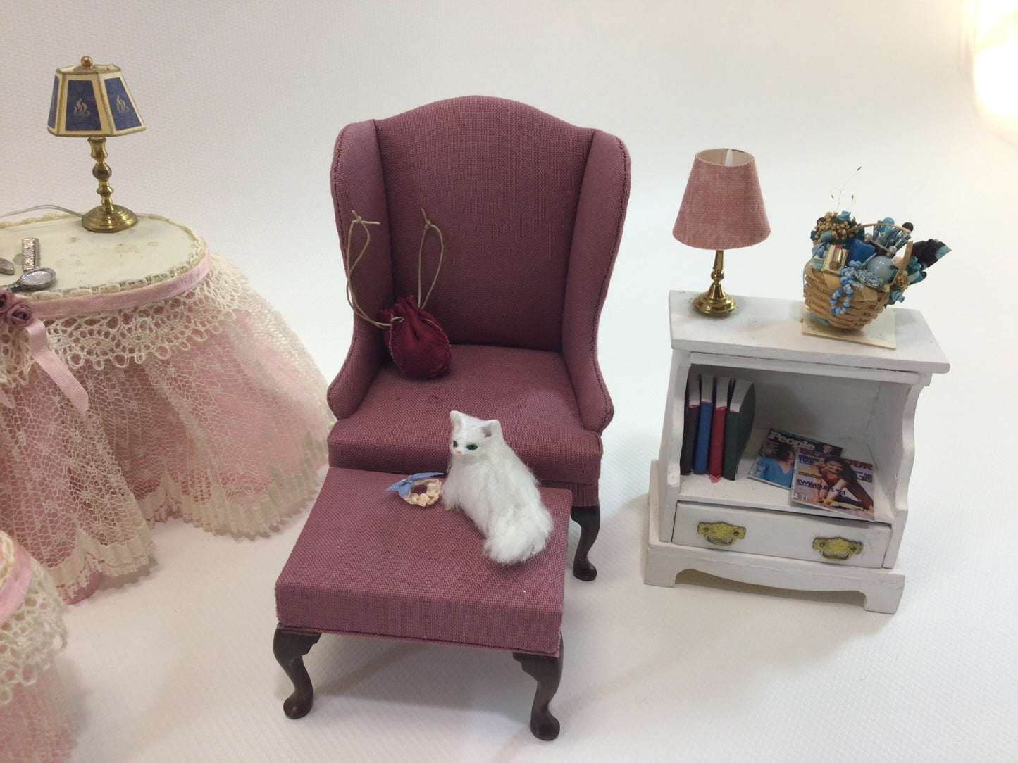 Miniature Dollhouse 1:12 Scale Bedroom Furniture and Accessories Set Collectible Toy Doll Display Pieces