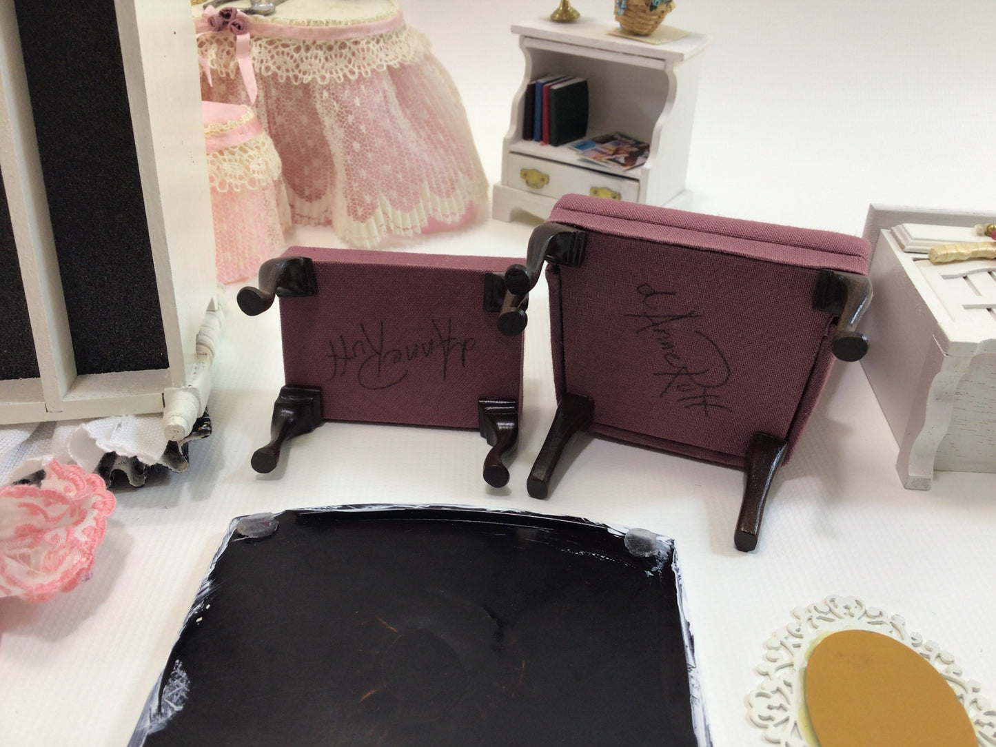 Miniature Dollhouse 1:12 Scale Bedroom Furniture and Accessories Set Collectible Toy Doll Display Pieces