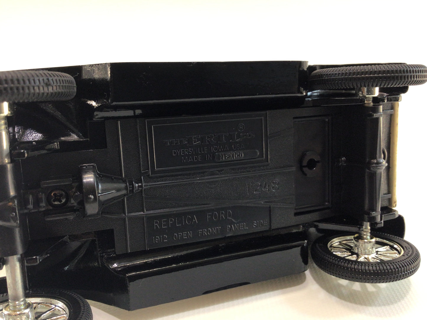 Ertl 1912 Ford Open Front Panel Side 1/25 Scale Diecast Model Coin Bank Kellogg's Corn Flakes Advertising