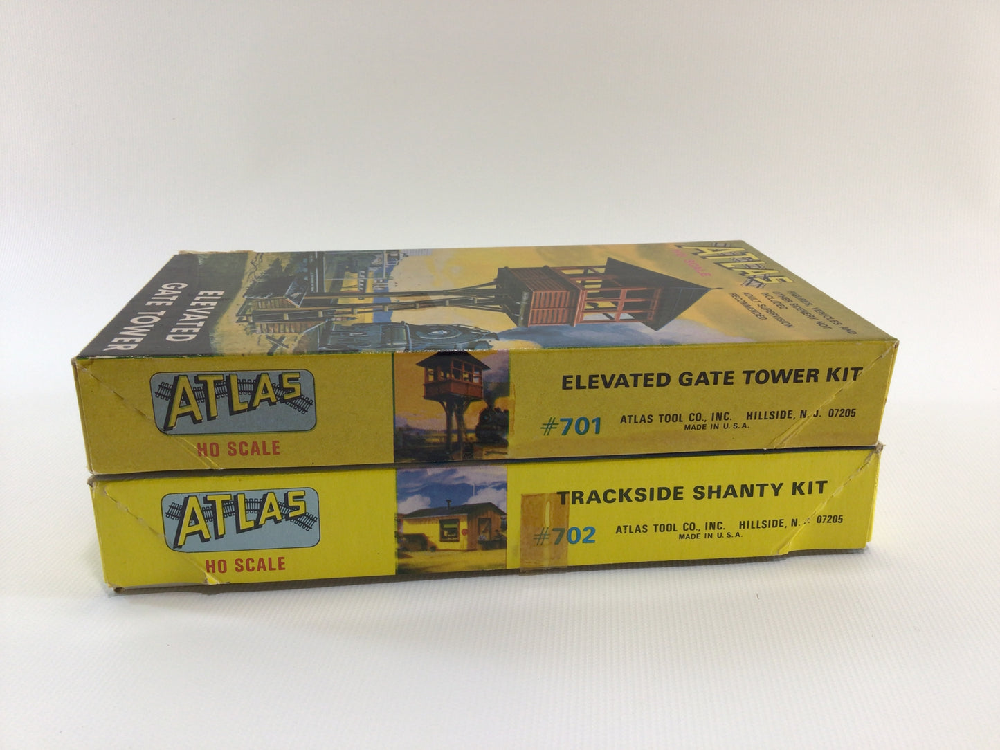 Atlas HO Scale Model Railroad Kits 701 and 702 Vintage Miniature Modeling Elevated Gate Tower and Shanty