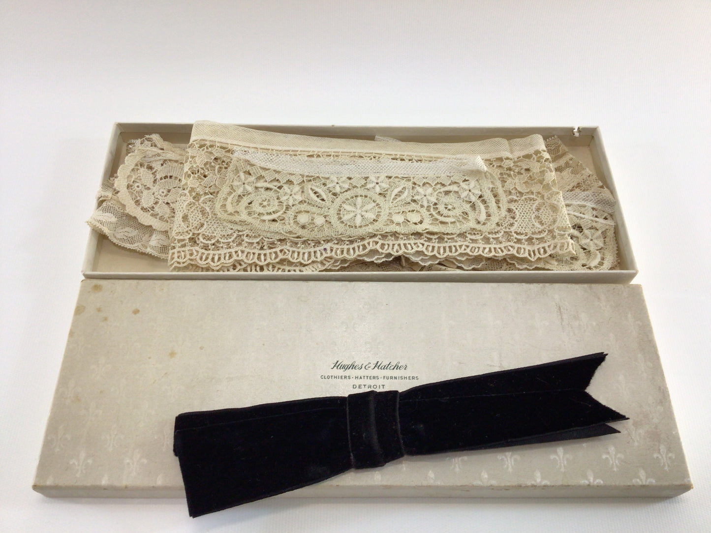 Antique Lace and Bow Machine Made Ecru Cream Collar Dress Remnants Scraps