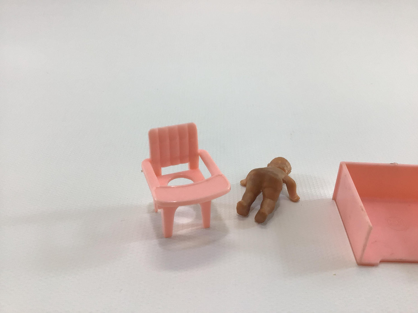 Marx Baby High Chair and Dresser 1:24 Scale Toy Playset Replacement Parts Pieces for Tin Lithograph Era Dollhouses