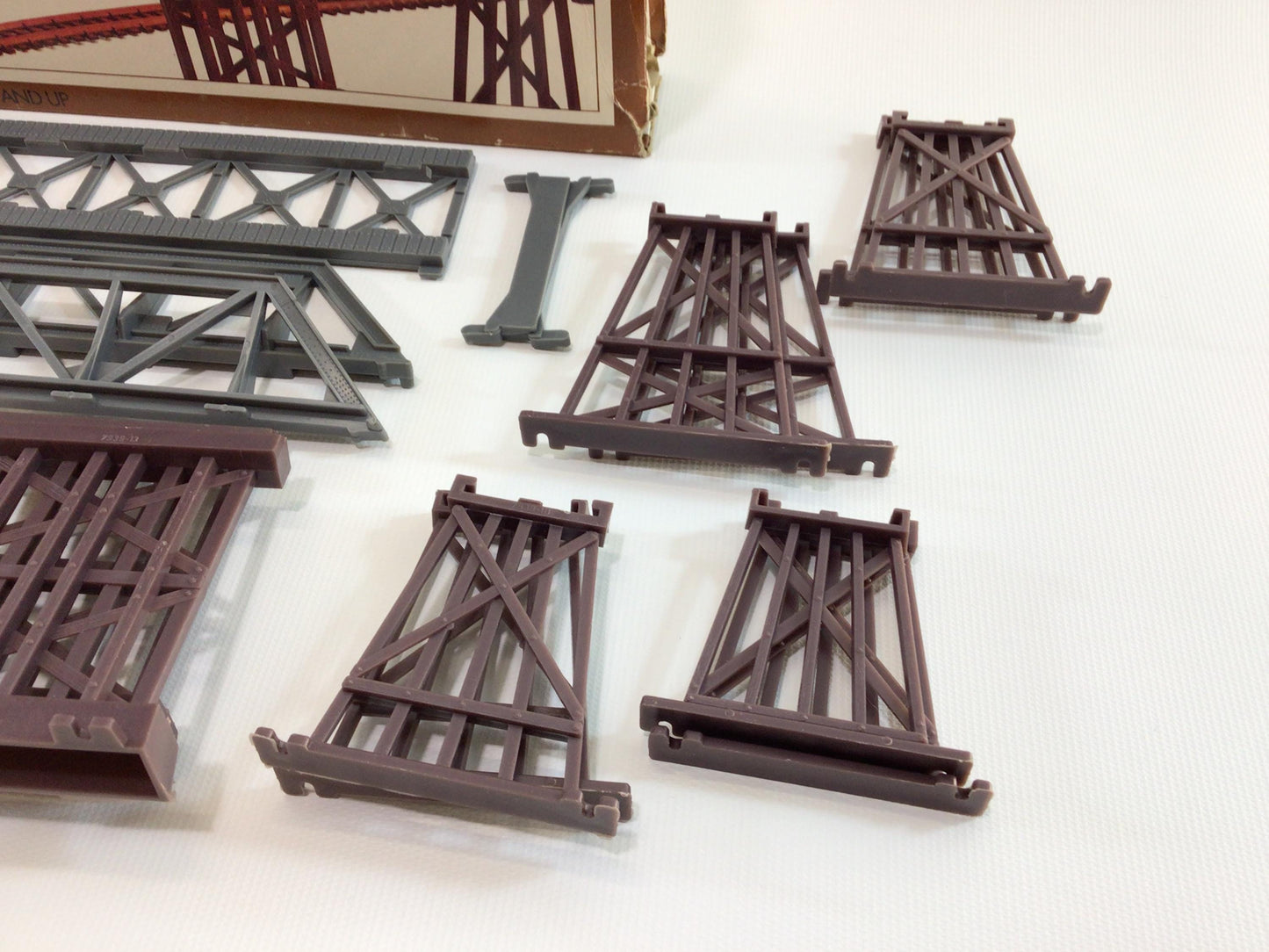 Tyco HO Scale Model Railroad Bridge and Trestle Set No 909 Vintage Miniature Modeling Kit