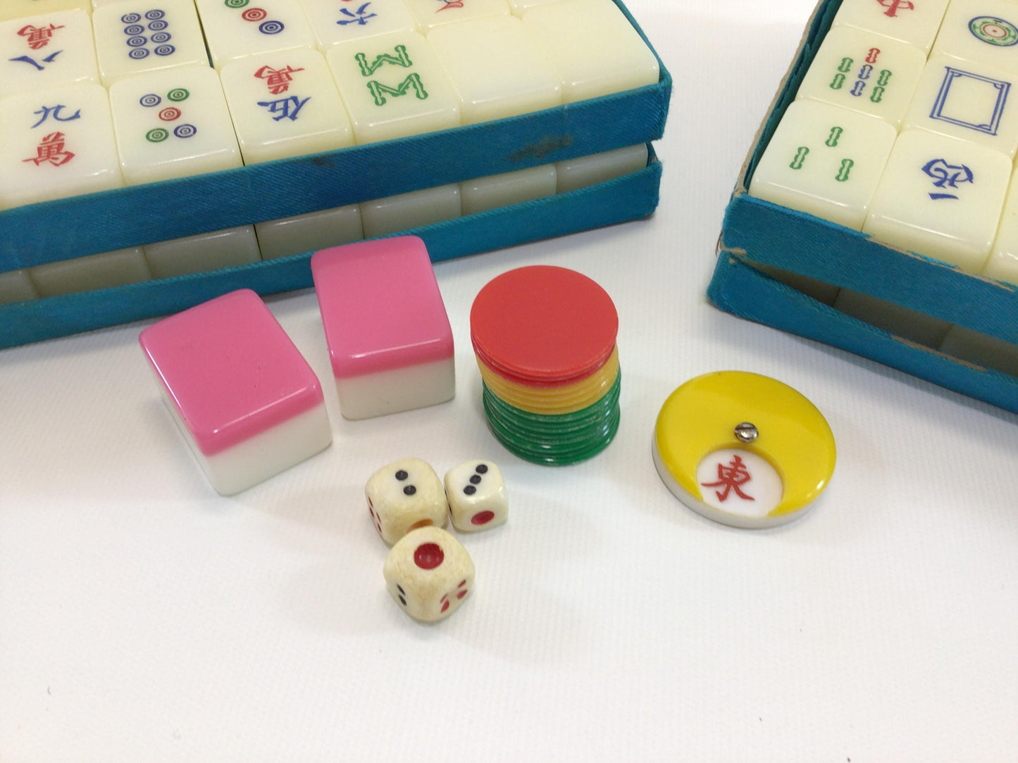 Vintage Hard Plastic Mahjong 144 Piece Tile Game Set in Zipper Travel Case