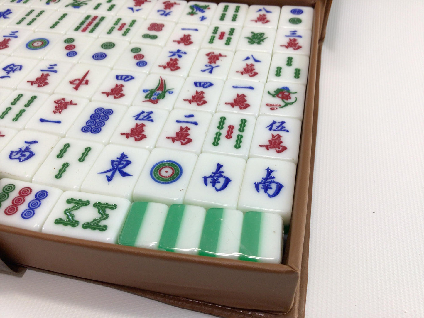 Vintage Wanchung Mahjong 144 Piece Tile Game Set Travel Case