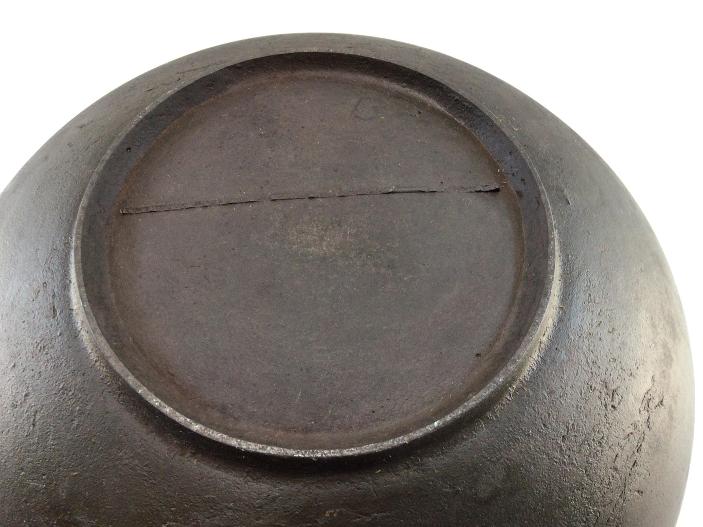 Cast Iron No 5 Scotch Bowl with Gate Mark and Heat Ring Antique Country Kitchen Farmhouse Decor