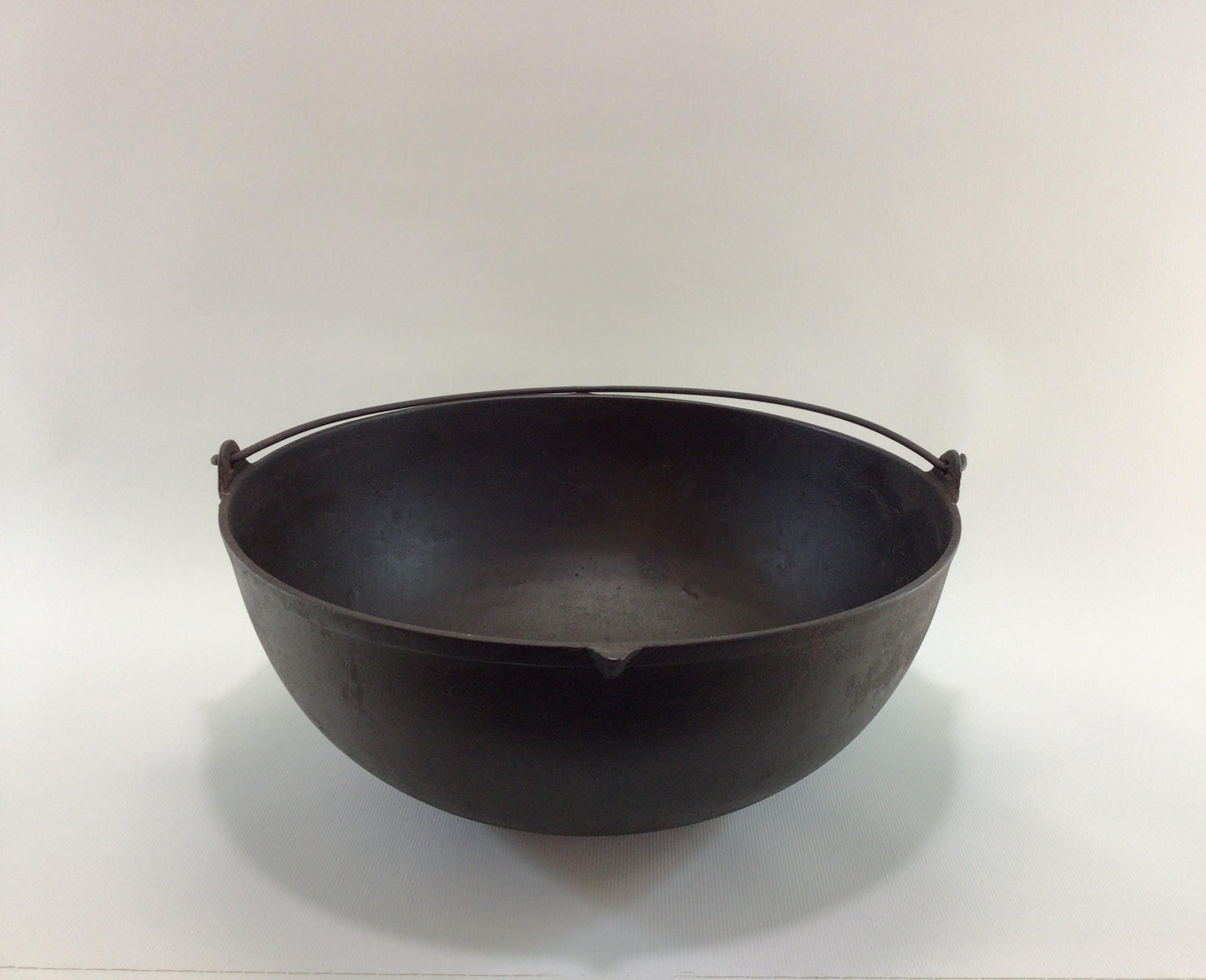 Cast Iron No 5 Scotch Bowl with Gate Mark and Heat Ring Antique Country Kitchen Farmhouse Decor