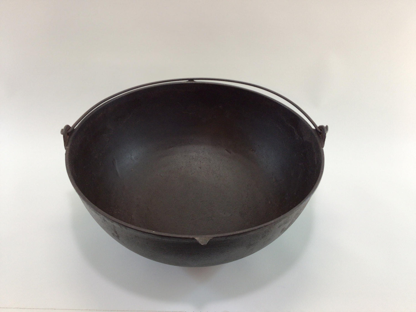 Cast Iron No 5 Scotch Bowl with Gate Mark and Heat Ring Antique Country Kitchen Farmhouse Decor