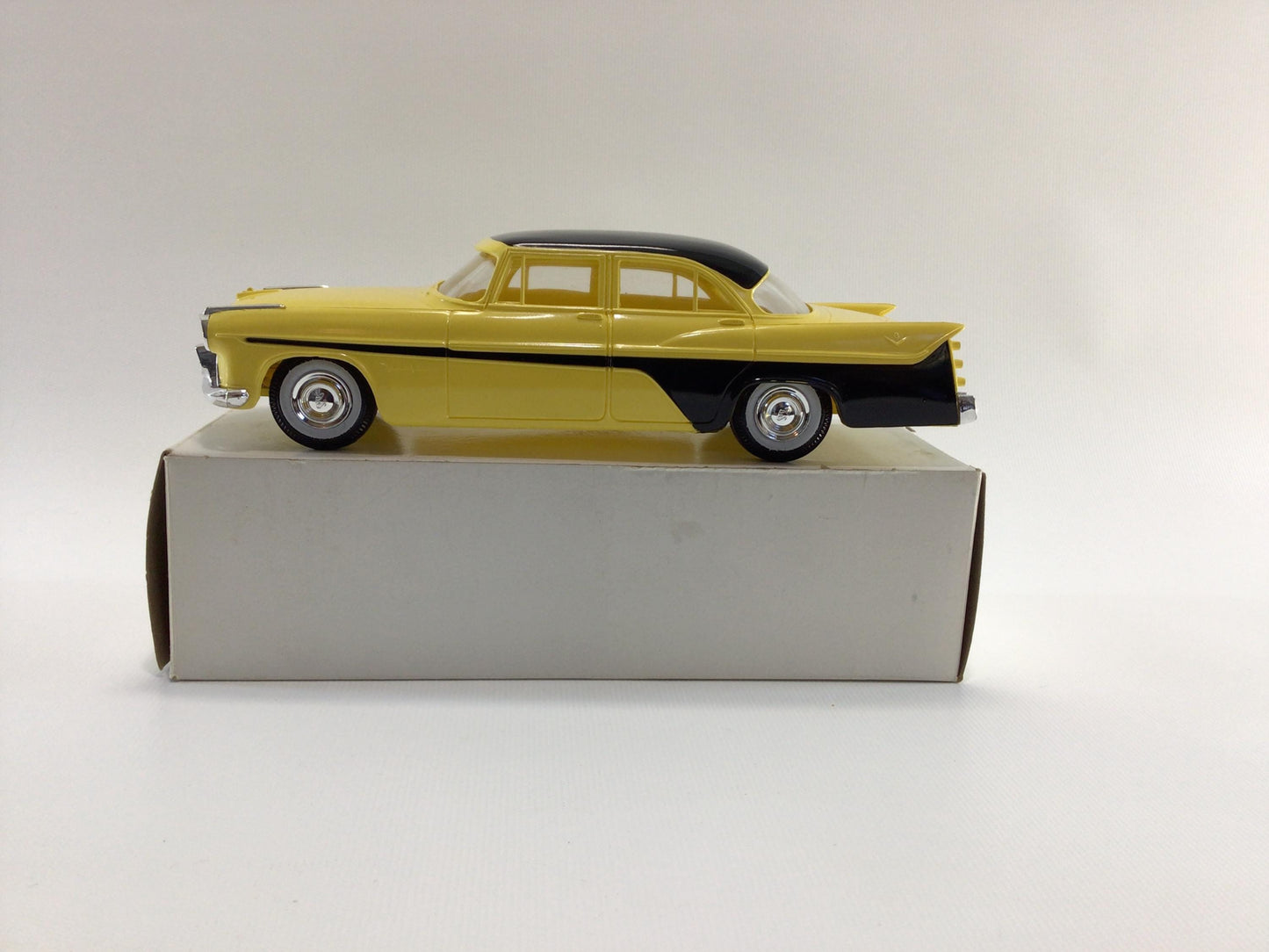 Johan Detroit Vintage Dealer Promo Car 1956 Desoto 4 Door Hardtop Sedan Hard Plastic 1:25 Scale Toy