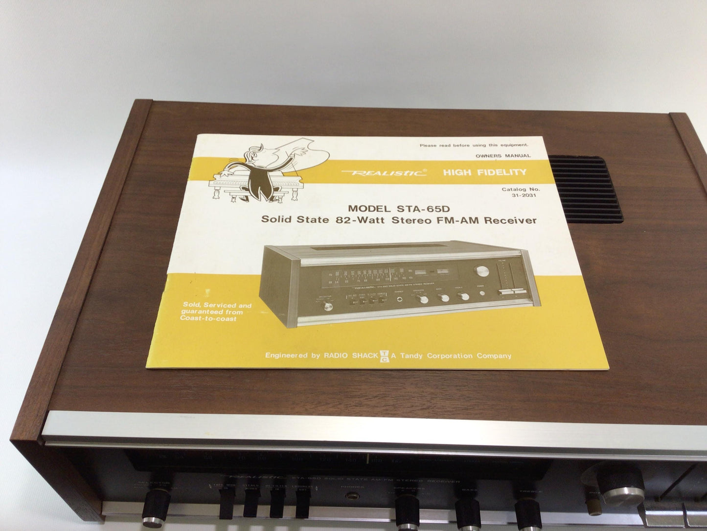 Realistic High Fidelity 82 Watt Stereo Receiver Model STA-65D Vintage 1970s Radio Shack Electronics Component