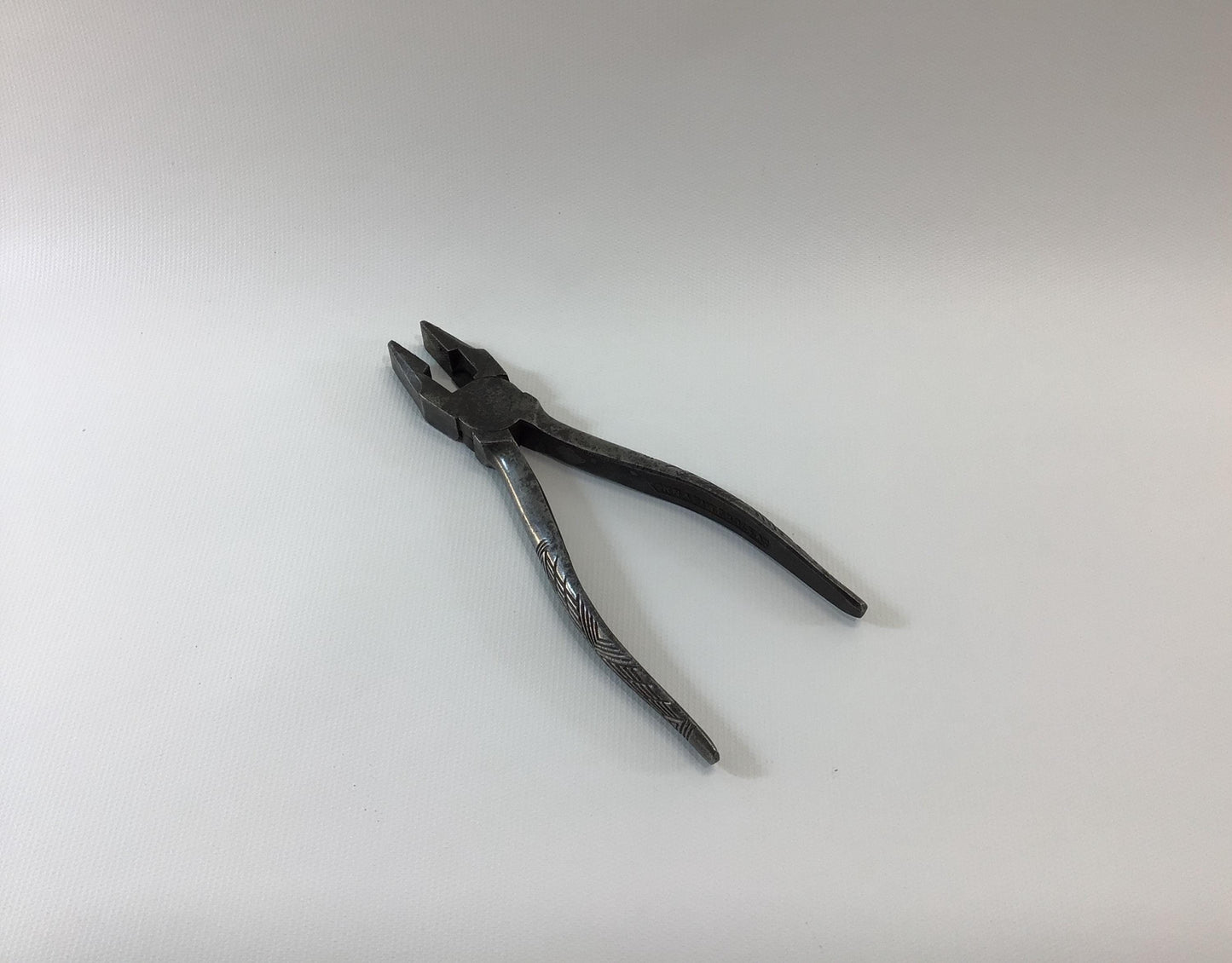 Lineman's Pliers Kraeuter 6 1/2 Inch Model 1831 Made in USA Antique Mantique Collectible Hand Tool