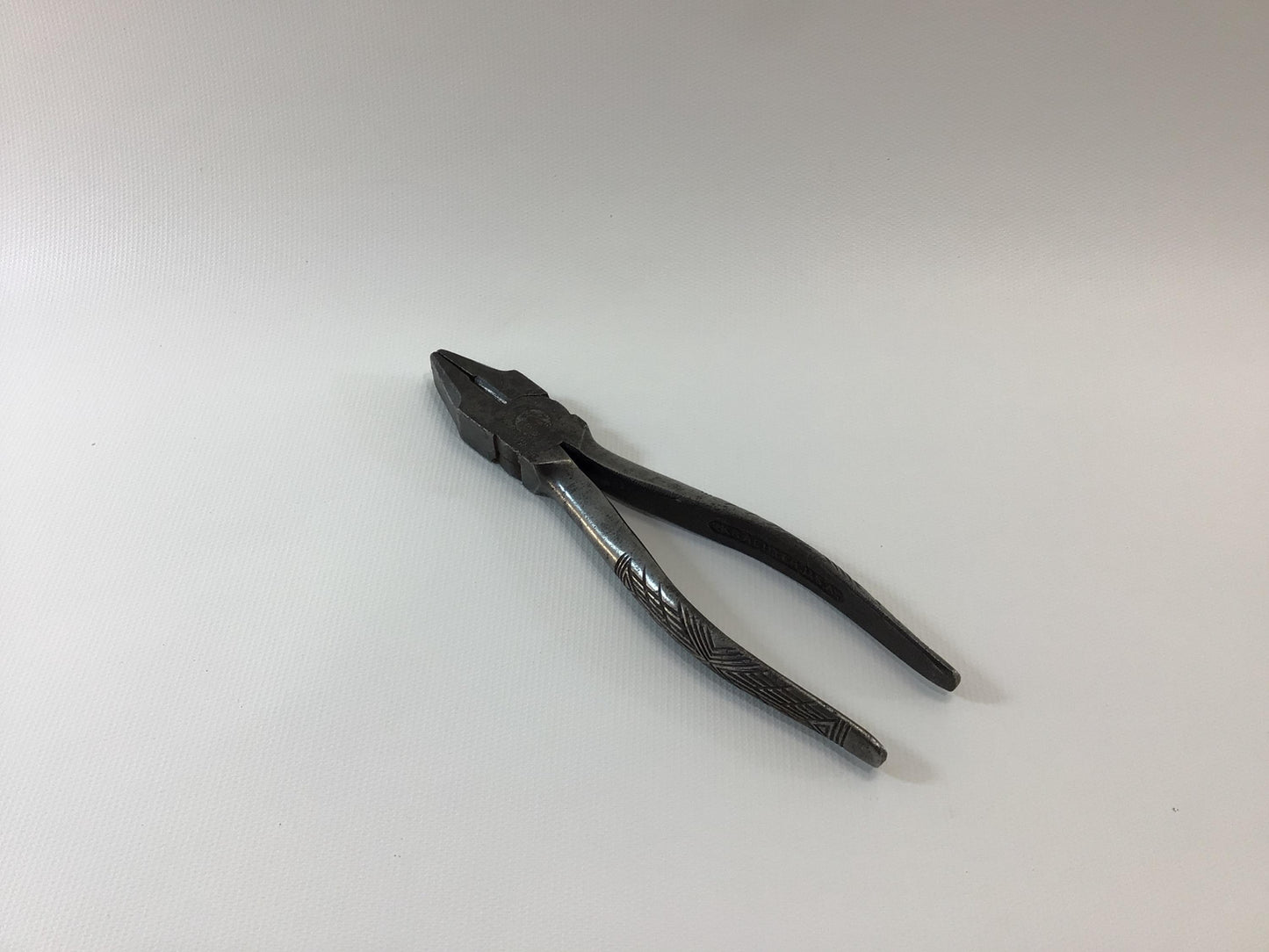 Lineman's Pliers Kraeuter 6 1/2 Inch Model 1831 Made in USA Antique Mantique Collectible Hand Tool