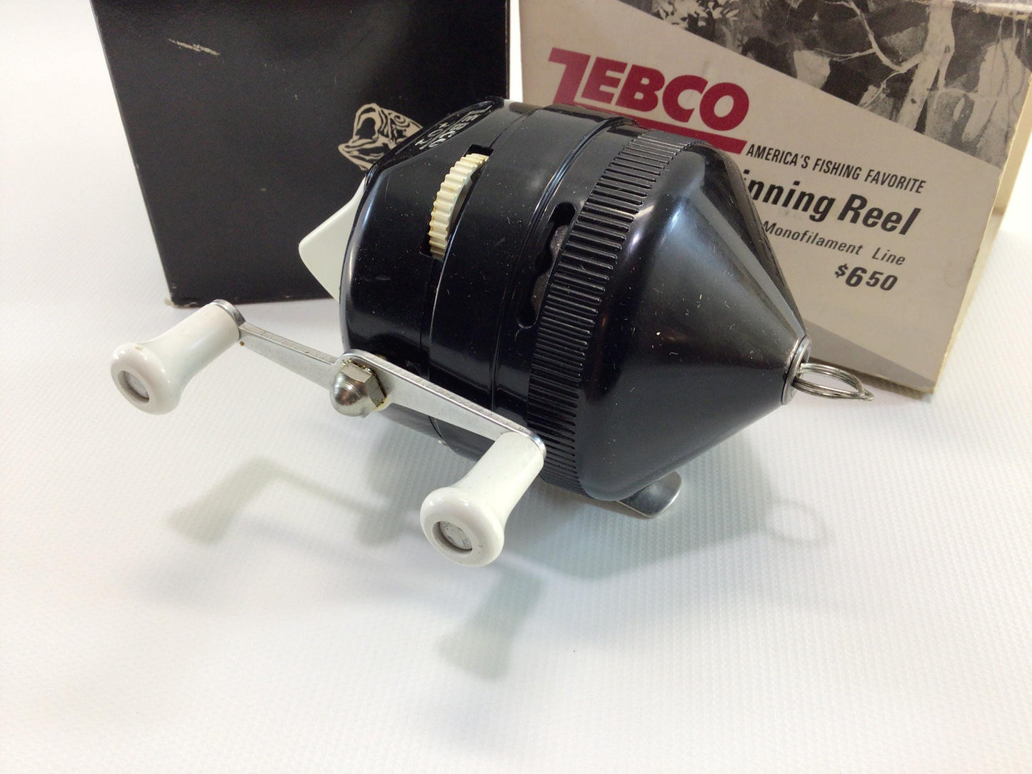Zebco Model 202 ZeeBee Spinning Reel Vintage Fishing Tackle Outdoor Sporting Equipment