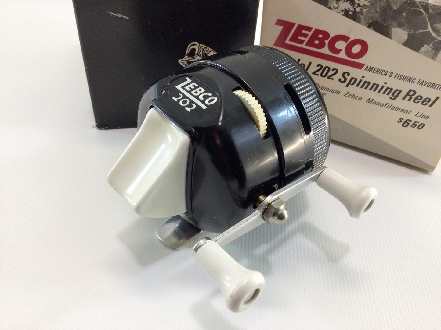 Zebco Model 202 ZeeBee Spinning Reel Vintage Fishing Tackle Outdoor Sporting Equipment