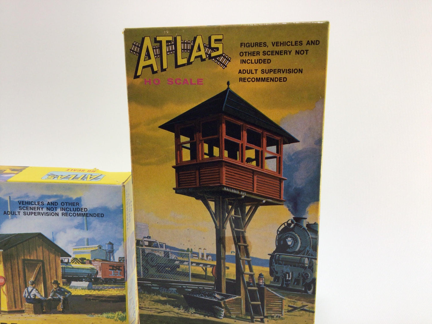 Atlas HO Scale Model Railroad Kits 701 and 702 Vintage Miniature Modeling Elevated Gate Tower and Shanty