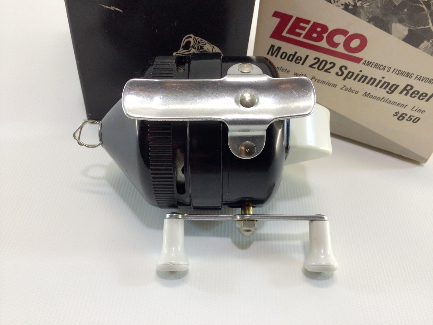 Zebco Model 202 ZeeBee Spinning Reel Vintage Fishing Tackle Outdoor Sporting Equipment