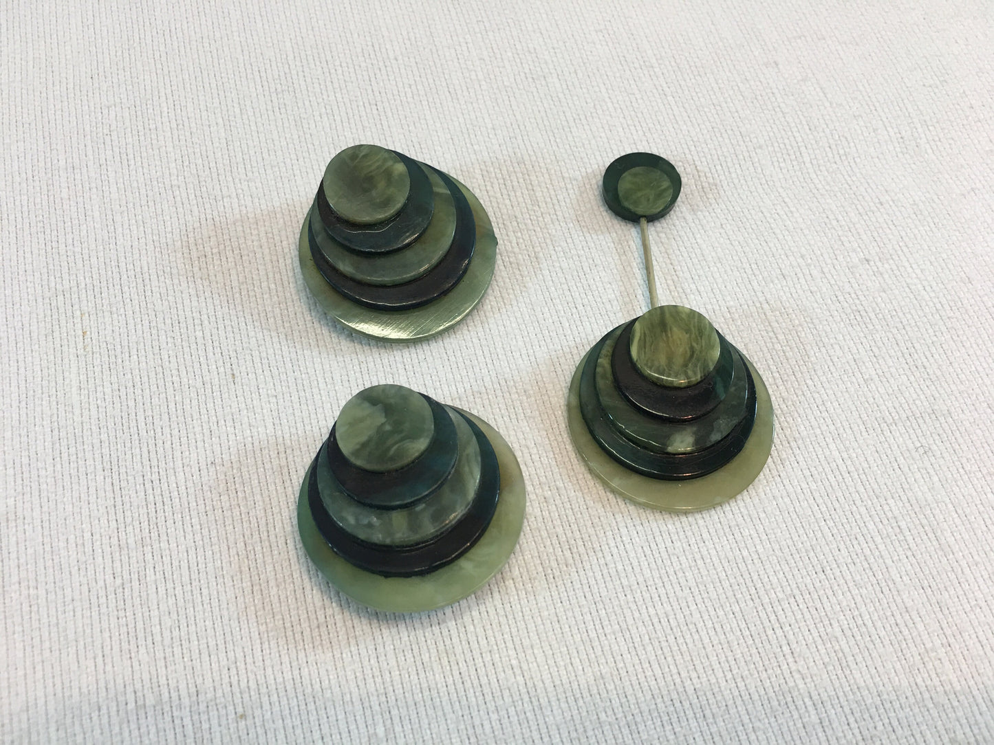 Vintage Art Deco Stick Pin Shawl Sweater Clasp Closure Accessories Set Green Plastic Modern Design Round Stacked Circles