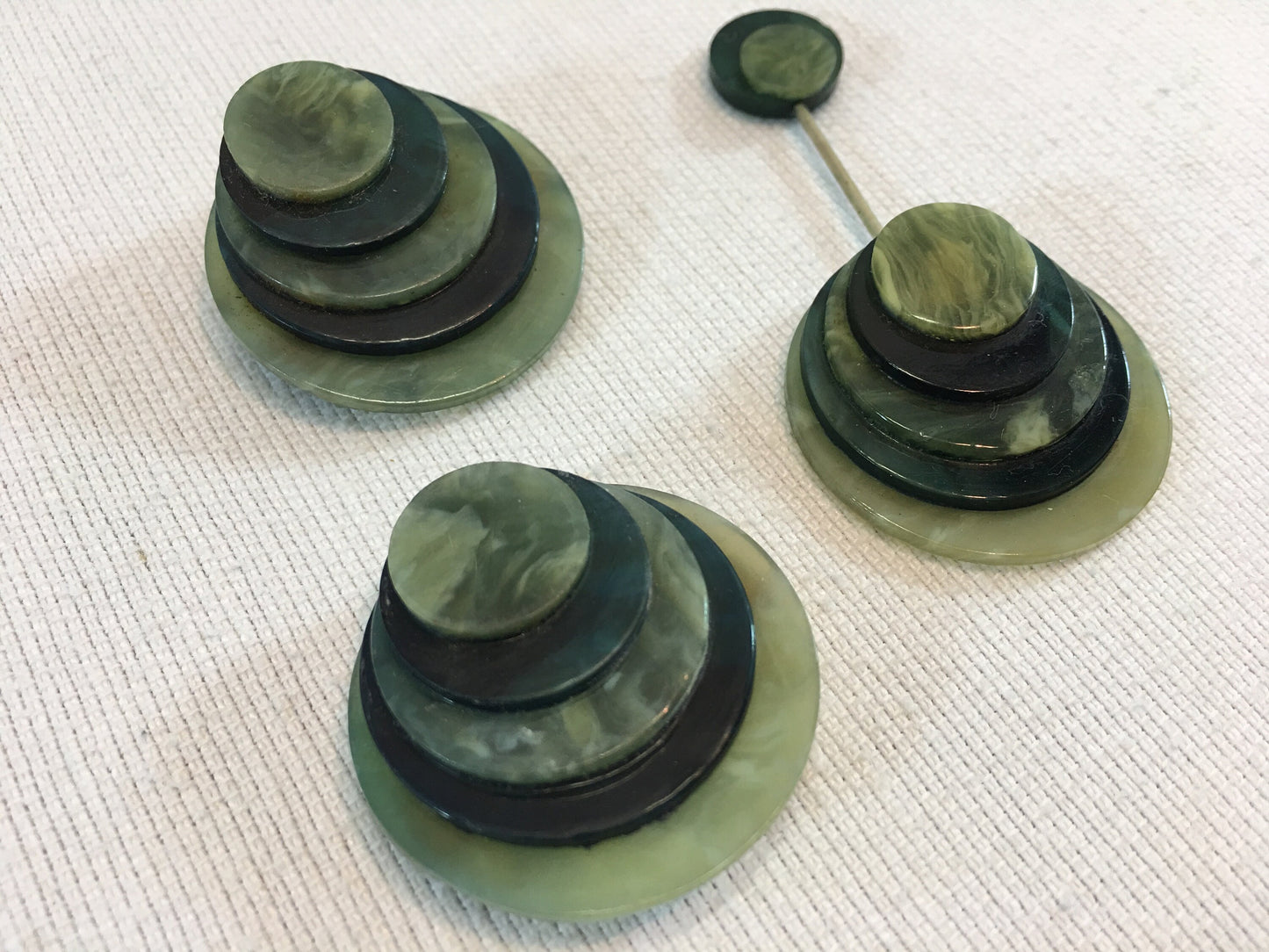 Vintage Art Deco Stick Pin Shawl Sweater Clasp Closure Accessories Set Green Plastic Modern Design Round Stacked Circles