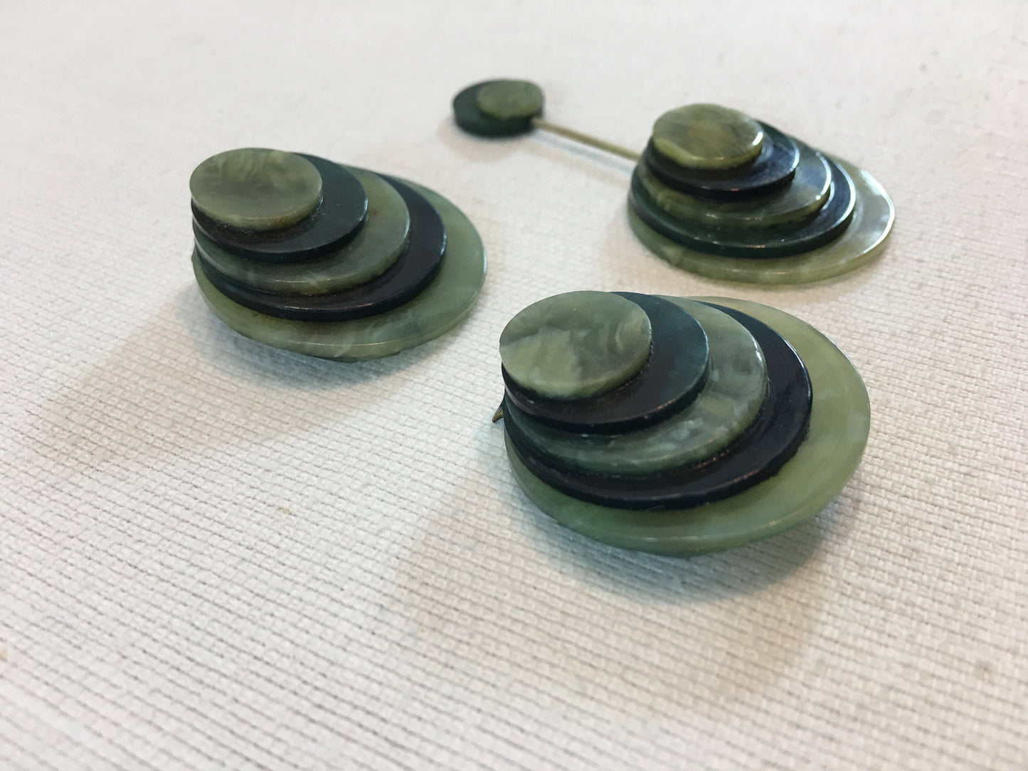 Vintage Art Deco Stick Pin Shawl Sweater Clasp Closure Accessories Set Green Plastic Modern Design Round Stacked Circles