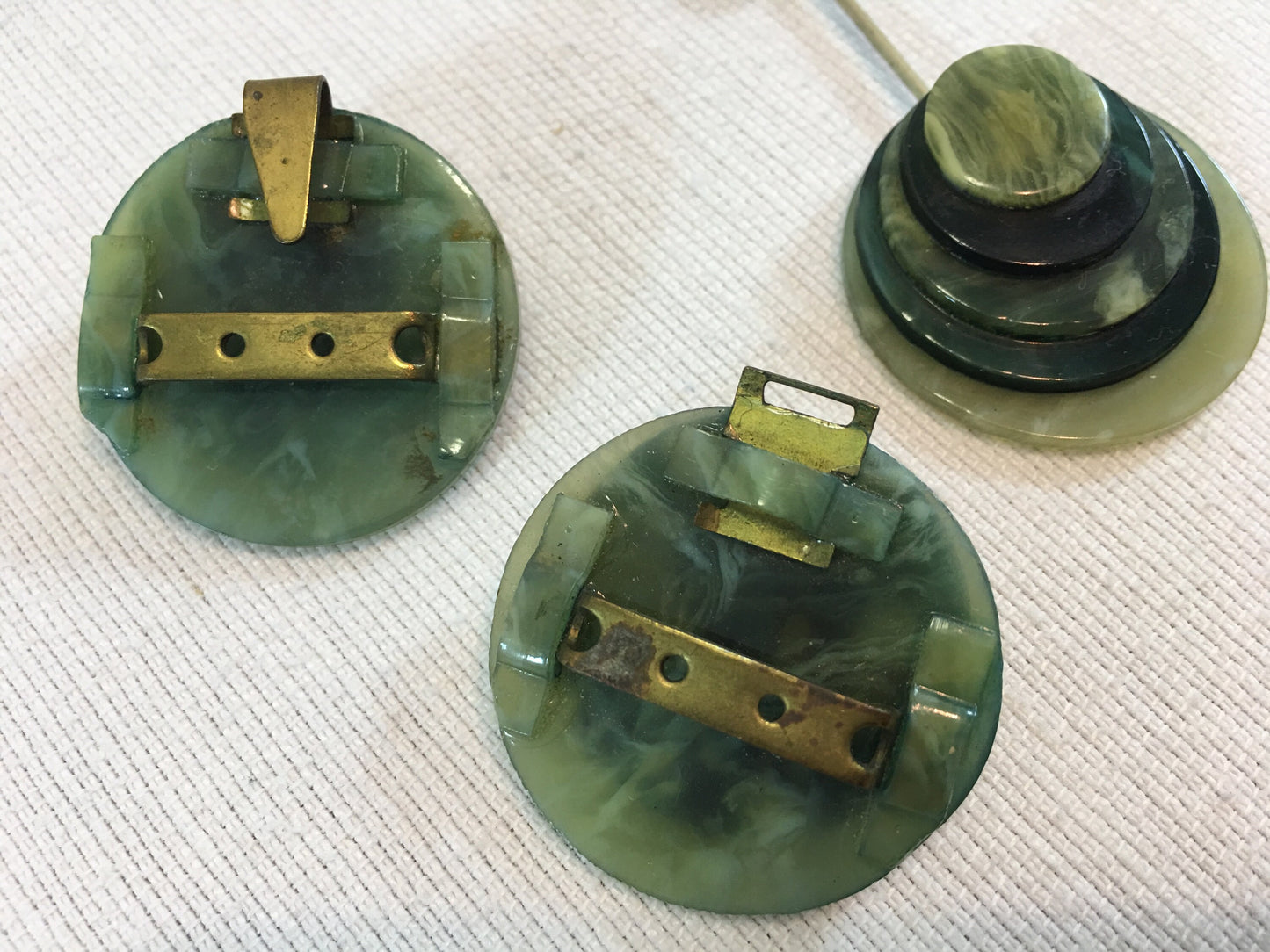 Vintage Art Deco Stick Pin Shawl Sweater Clasp Closure Accessories Set Green Plastic Modern Design Round Stacked Circles