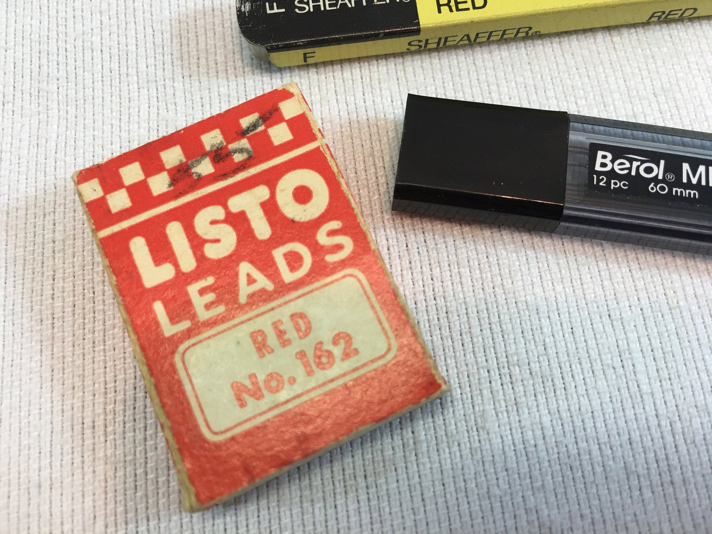 Mechanical Pencil Leads Red Listo Berol MICRON HB ).5 F Sheaffer Thin Red