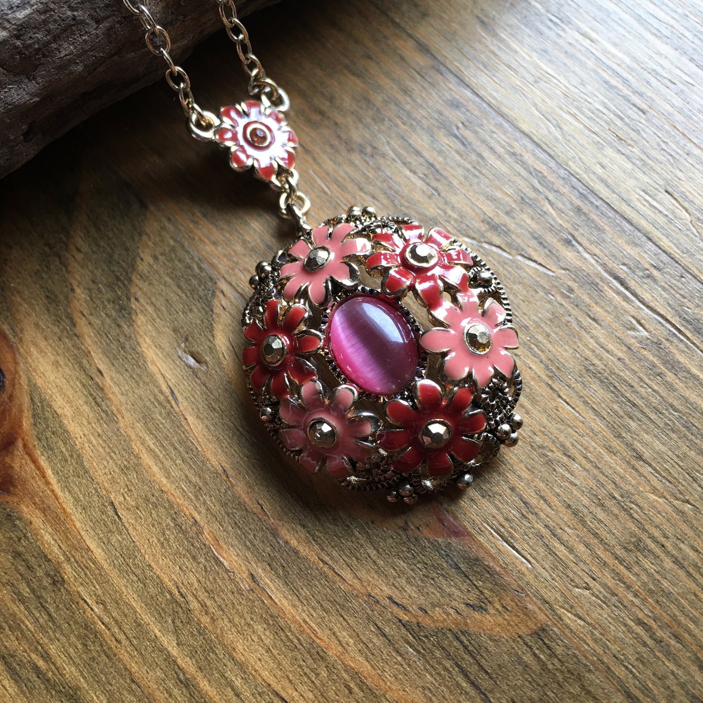 Carolina Herrera Gold Tone Pink Cat's Eye Enamel Flowers Necklace (BD103)