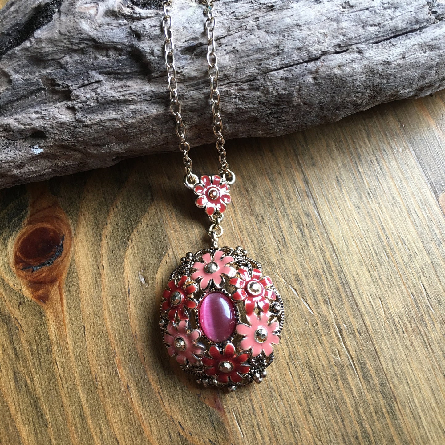 Carolina Herrera Gold Tone Pink Cat's Eye Enamel Flowers Necklace (BD103)