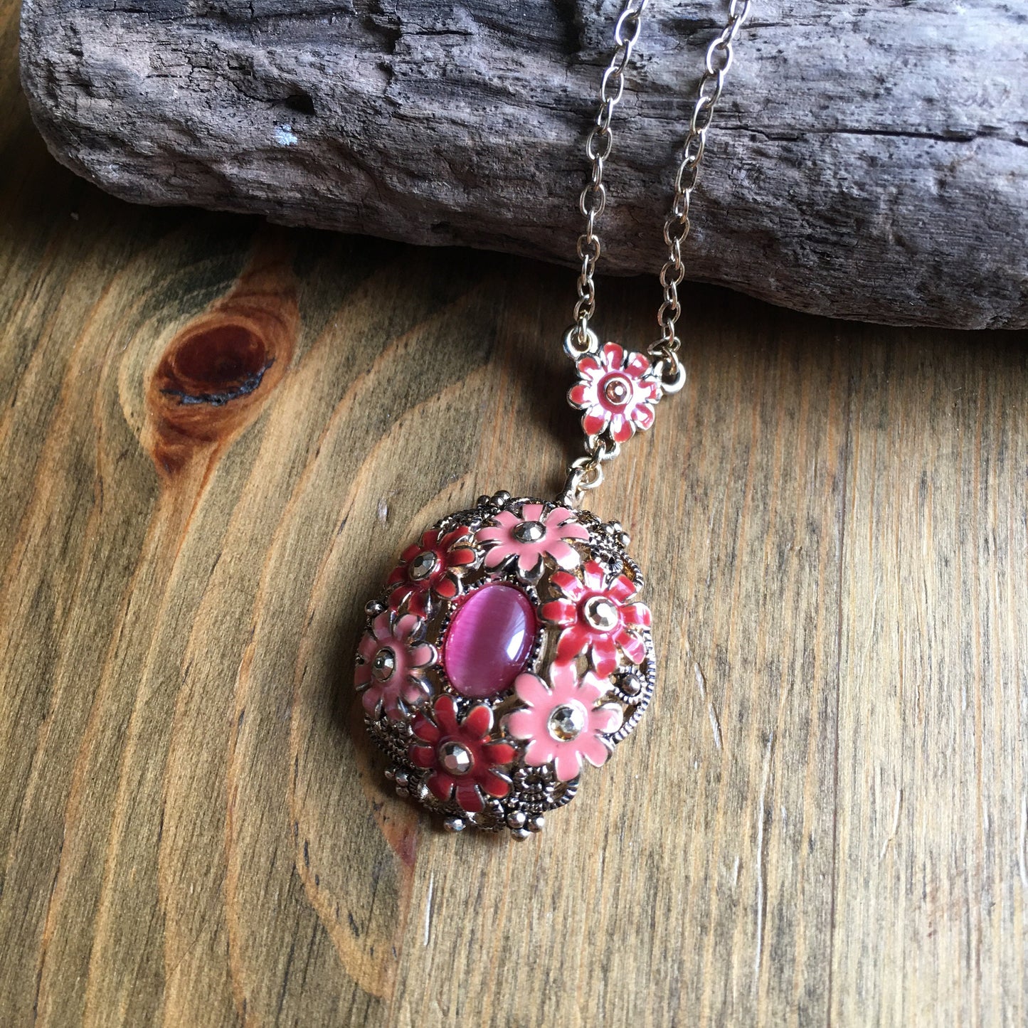 Carolina Herrera Gold Tone Pink Cat's Eye Enamel Flowers Necklace (BD103)