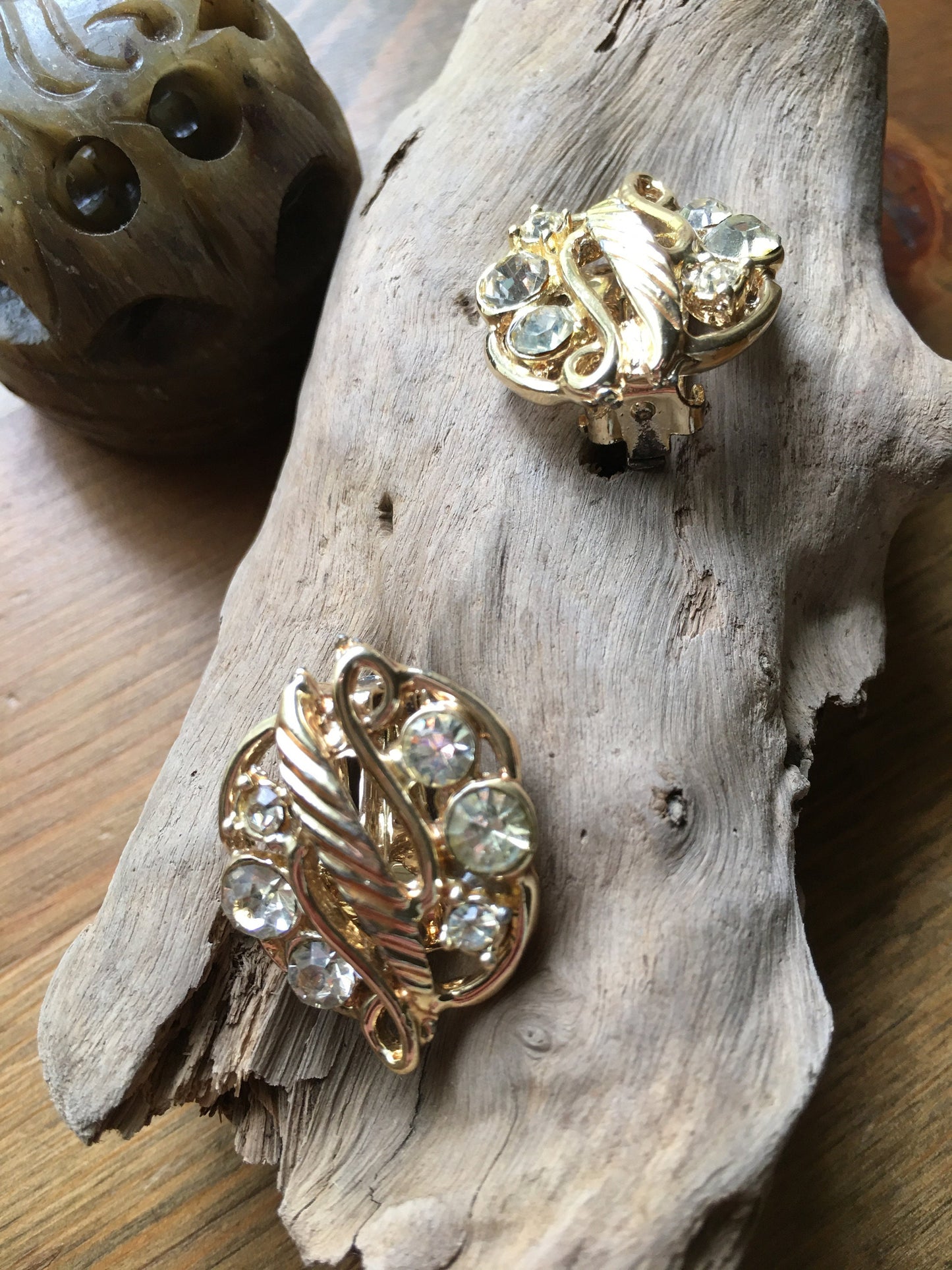 Rhinestone Earrings Gold Tone Clip On Vintage Women's Fashion Jewelry