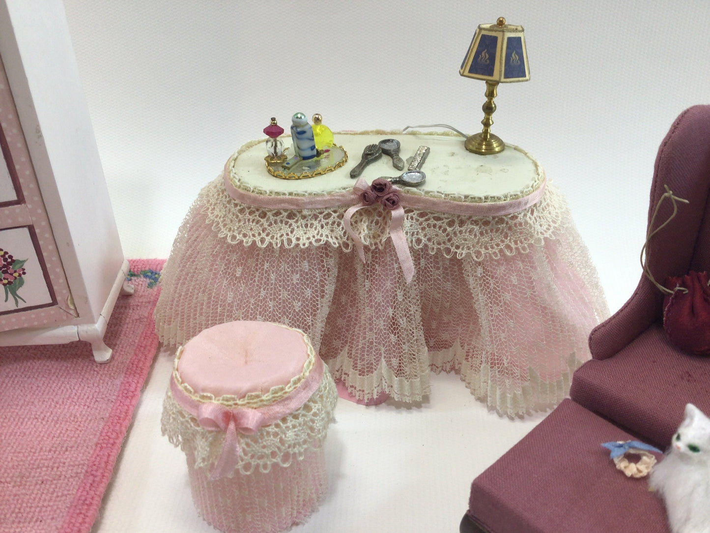 Miniature Dollhouse 1:12 Scale Bedroom Furniture and Accessories Set Collectible Toy Doll Display Pieces
