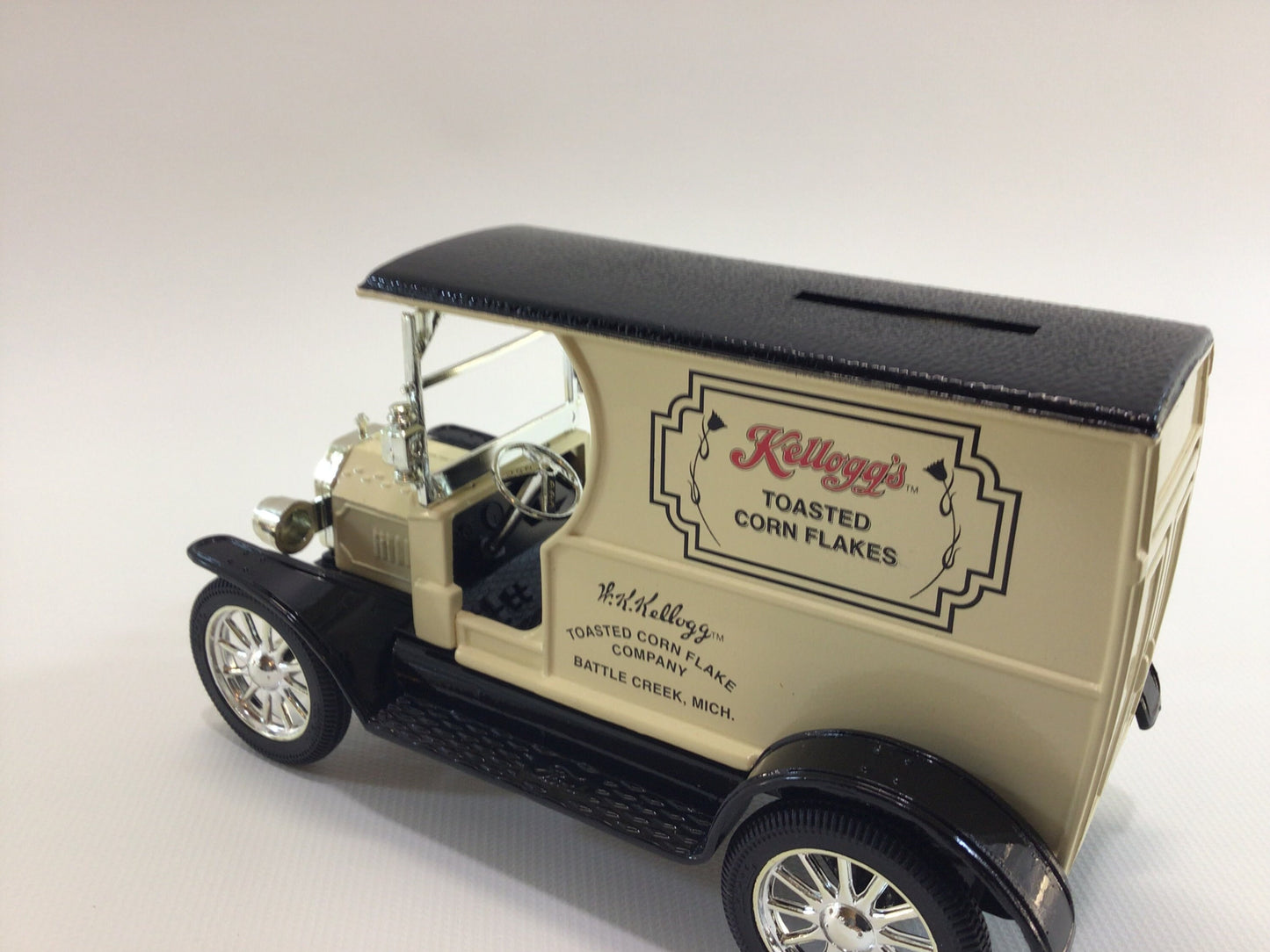 Ertl 1912 Ford Open Front Panel Side 1/25 Scale Diecast Model Coin Bank Kellogg's Corn Flakes Advertising