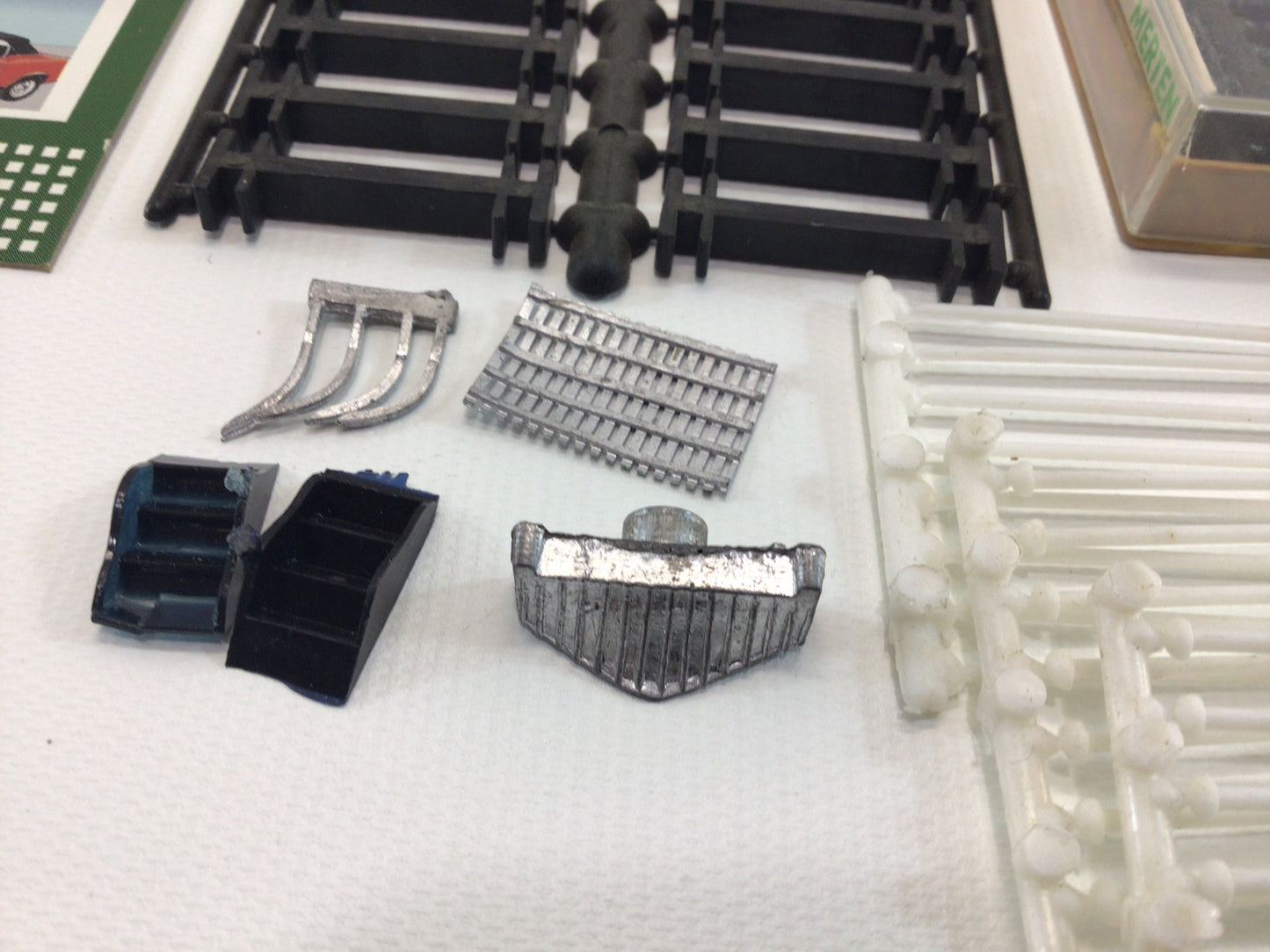 Model Railroad N Scale Miscellaneous Lot of Vintage Miniature Diorama Parts Pieces