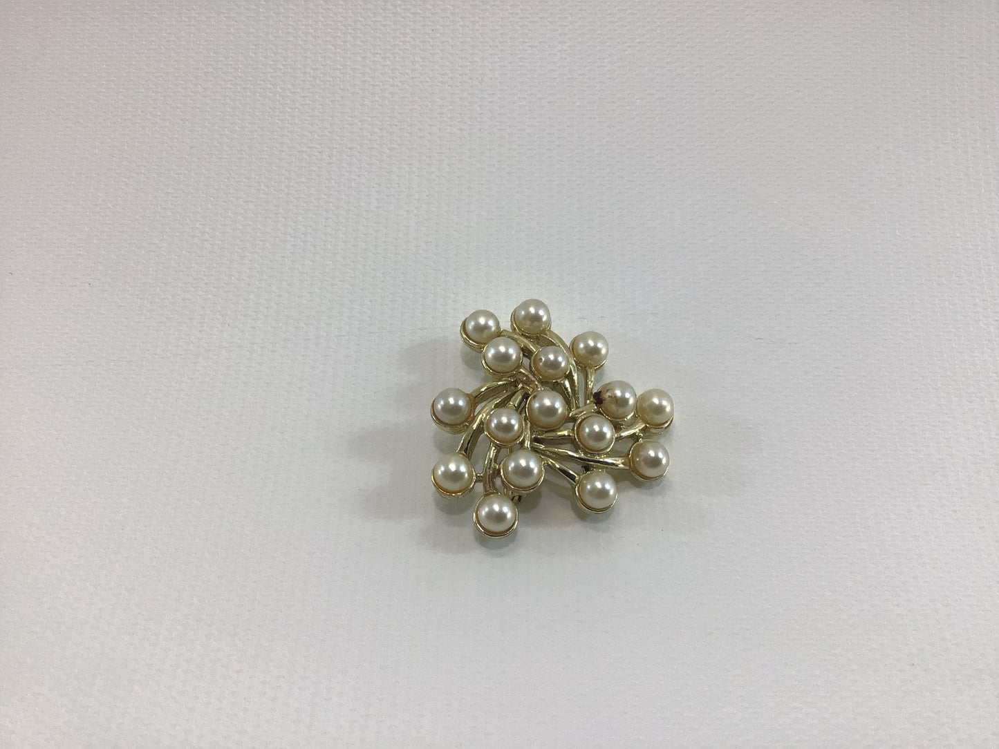 Emmons Cluster Pin Brooch Gold Tone Faux Pearl Vintage Costume Fashion Jewelry