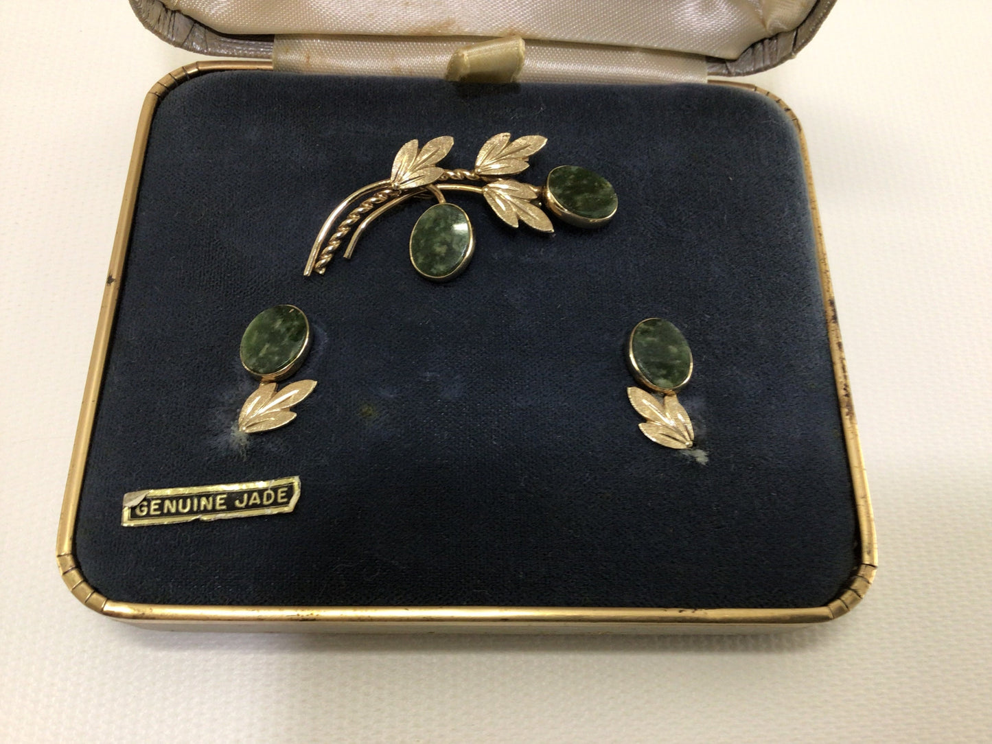 Brooch Screw Back Earrings Set Vintage A & Z Costume Jewelry 1/20 12K Gold Filled Leaf Motif and Green Jade Ovals Original Presentation Box