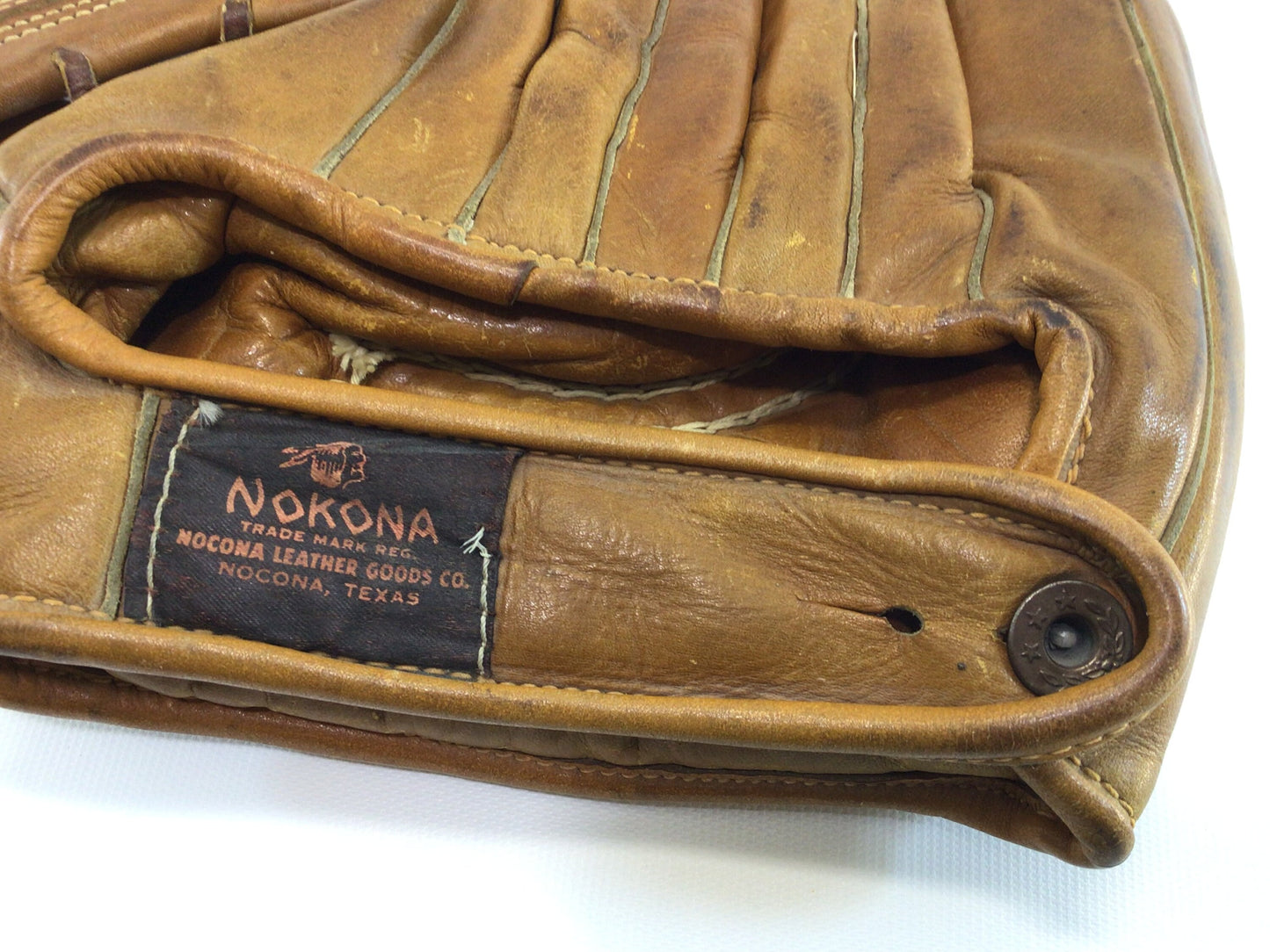 Softball Glove Nokona Leather Goods Vintage Made in USA Genuine Cowhide Model S85 Collectible Outdoor Sporting Equipment Fielder's Mitt