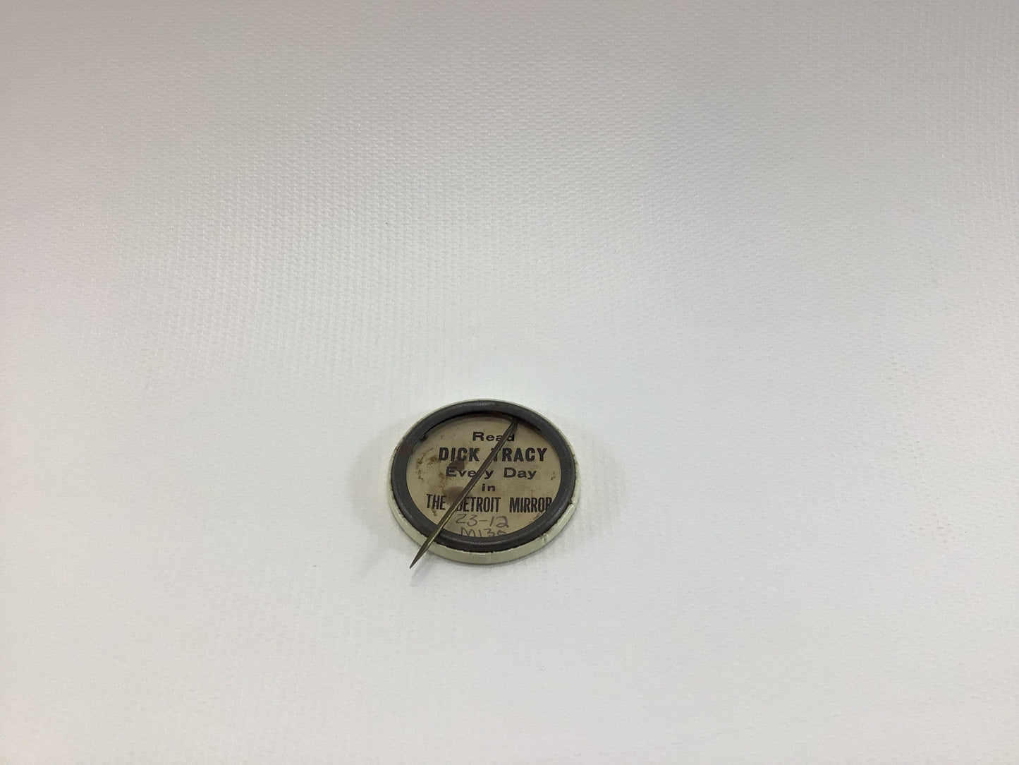 Dick Tracy Detective Vintage Advertising Detroit Mirror Celluloid Pinback Button Toy Premium Yellow Jacket