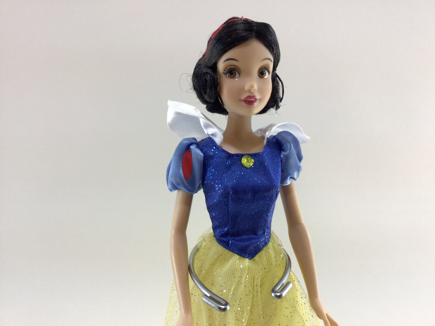 Walt Disney Snow White 12" Fashion Doll