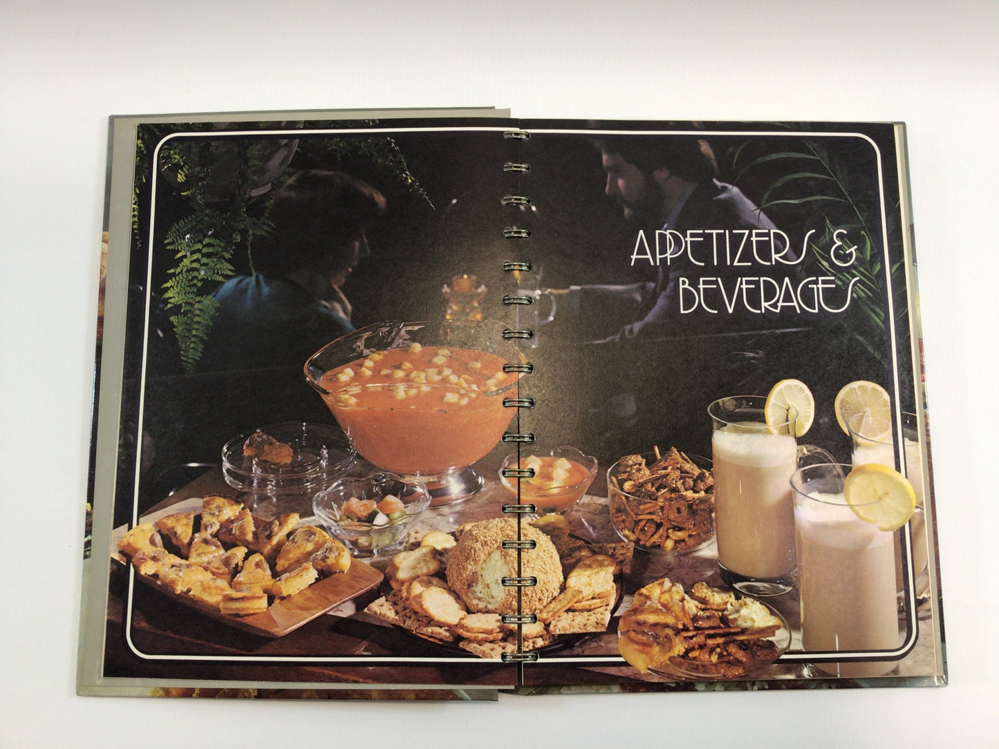 Vintage Cookbook The Kellogg's Cookbook by Kellogg's Co. Copyright 1978