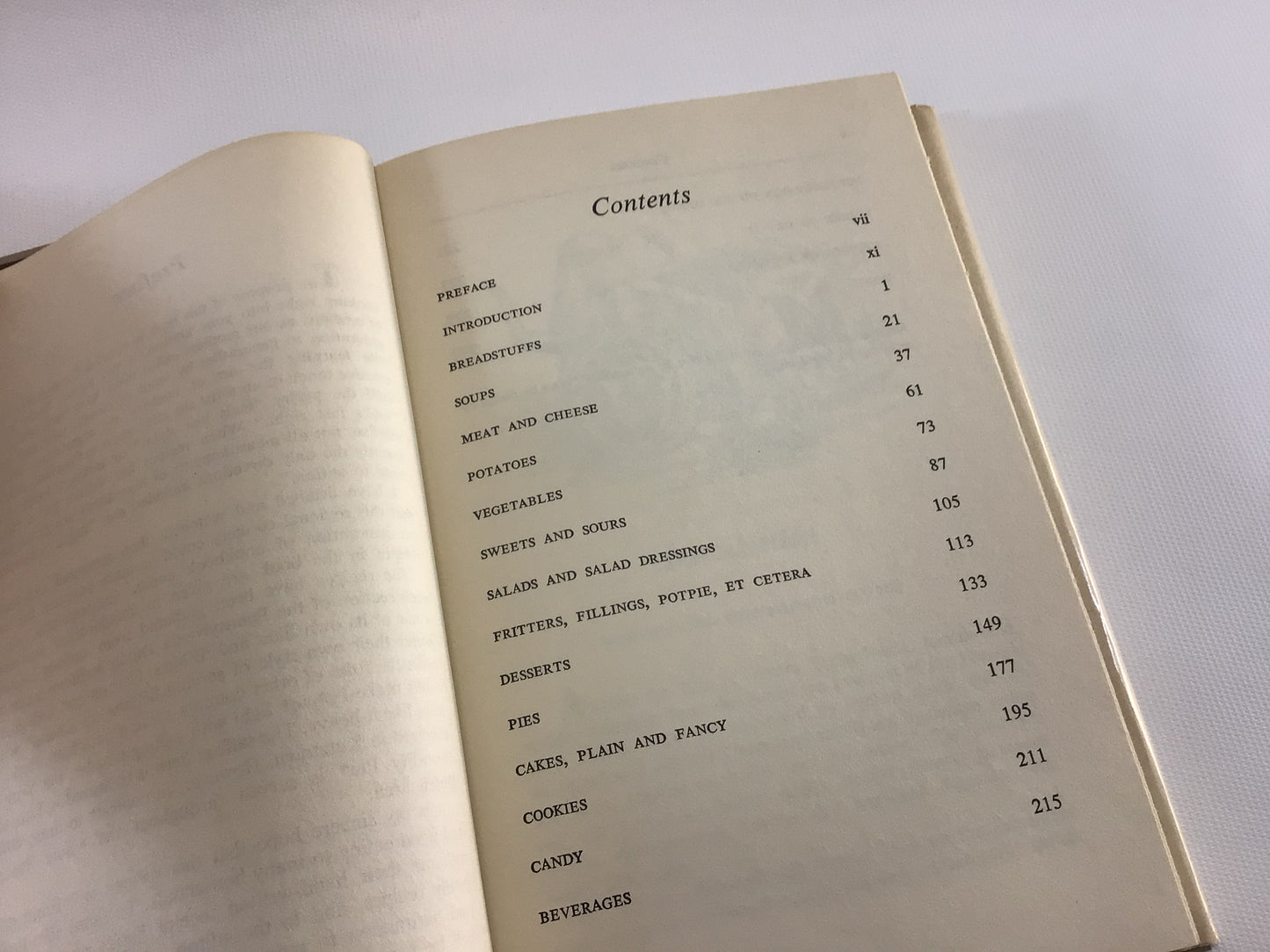 Vintage Cookbook The Art of Pennsylvania Dutch Cooking Copyright 1968 by Edna Eby Heller