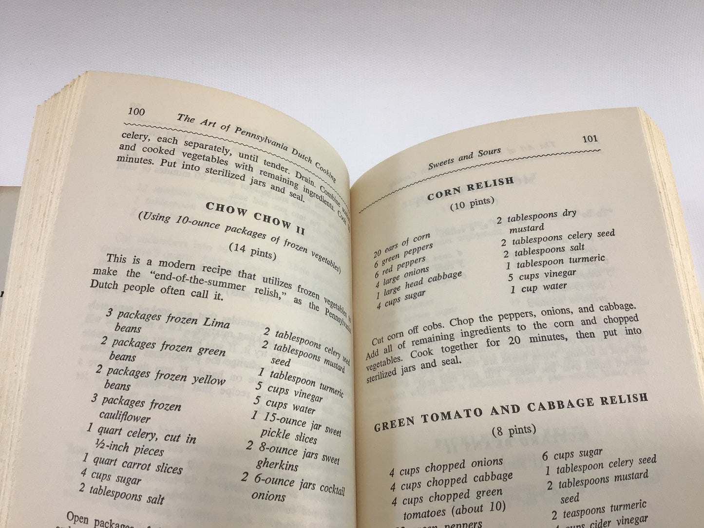 Vintage Cookbook The Art of Pennsylvania Dutch Cooking Copyright 1968 by Edna Eby Heller