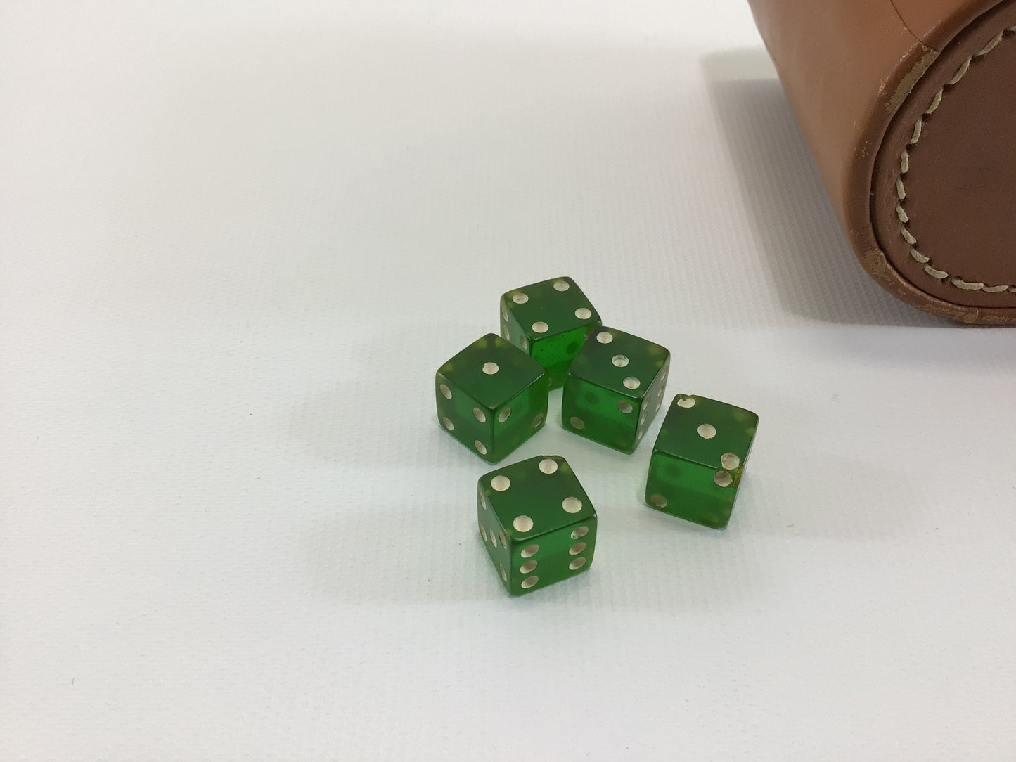 5 Green Acrylic 1/2" Dice in Naugahyde Faux Leather Cup Vintage Game Pieces