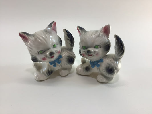 Artmark Kittens Figurine Salt & Pepper Shaker Set Cute Made In Japan Vintage Ceramic Home Decor Kitsch