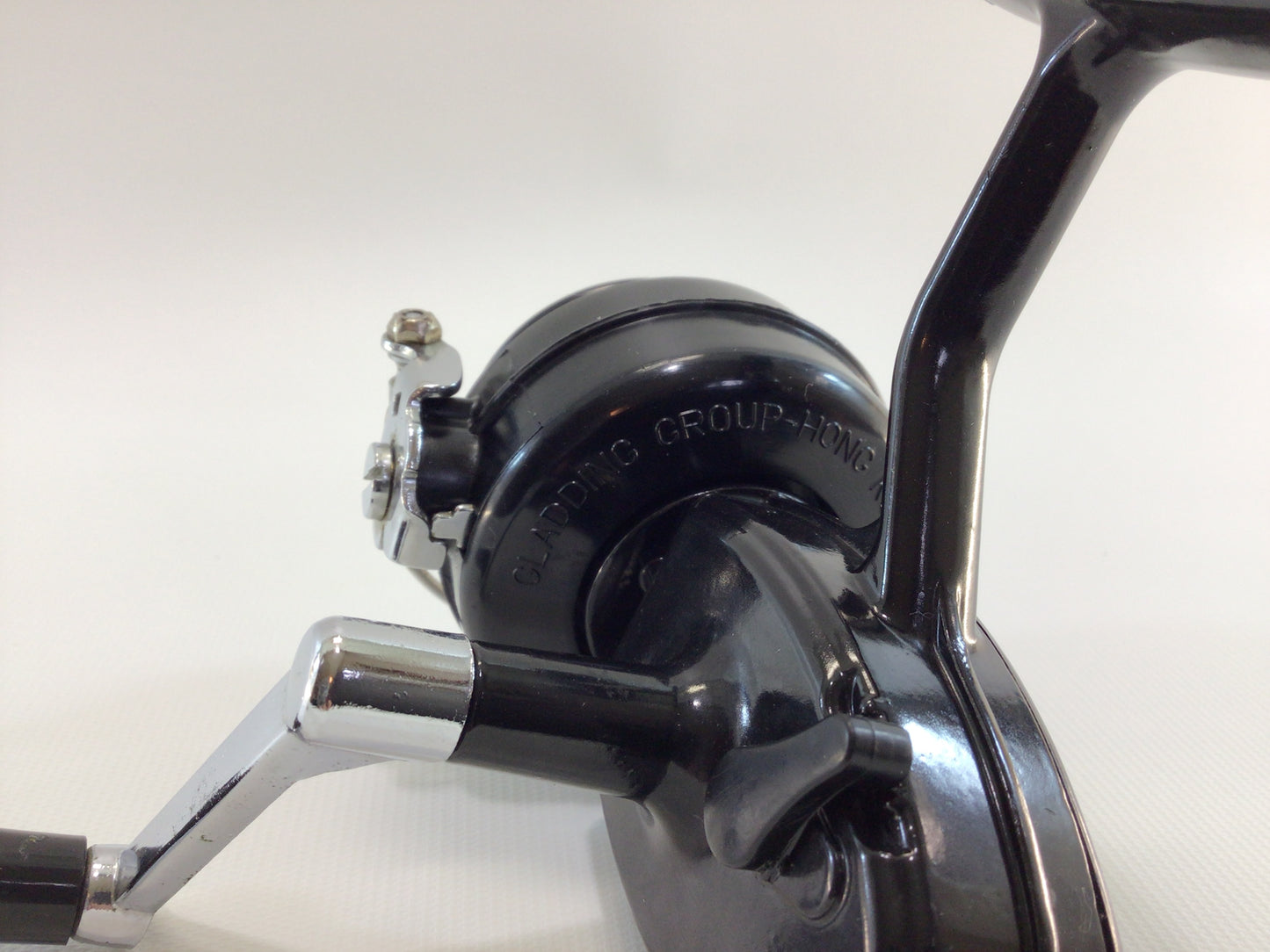 Gladding 2202 Spinning Reel Vintage Made in Hong Kong Outdoor Sporting Equipment Fishing Tackle