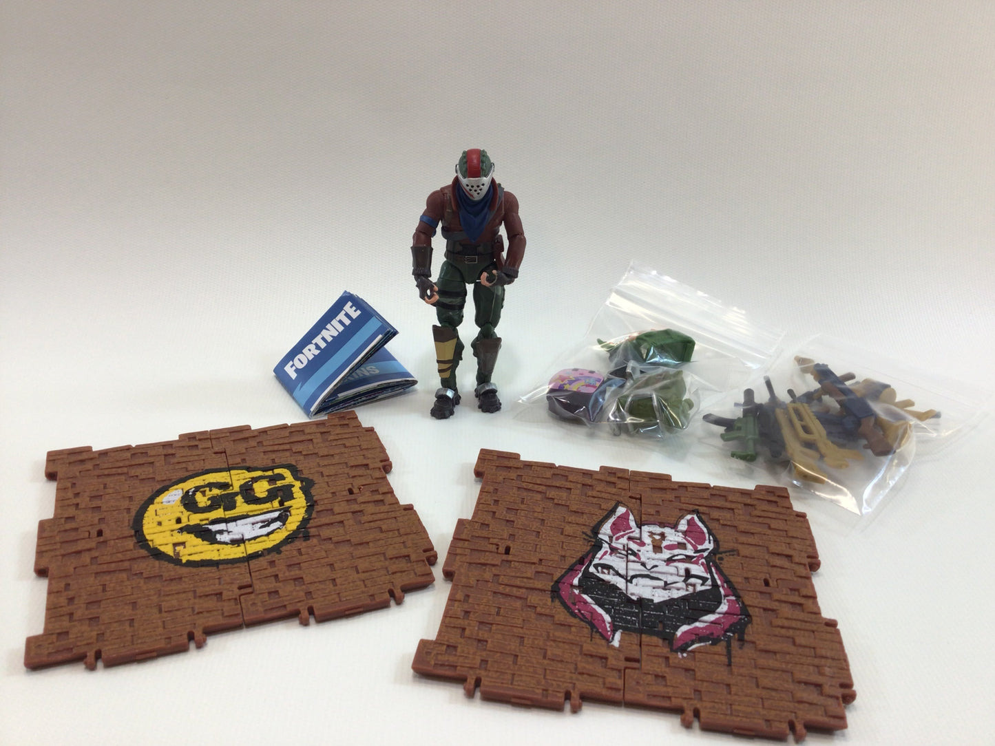 Jazwares Fortnite Rust Lord Figure with Weapons and Back Bling