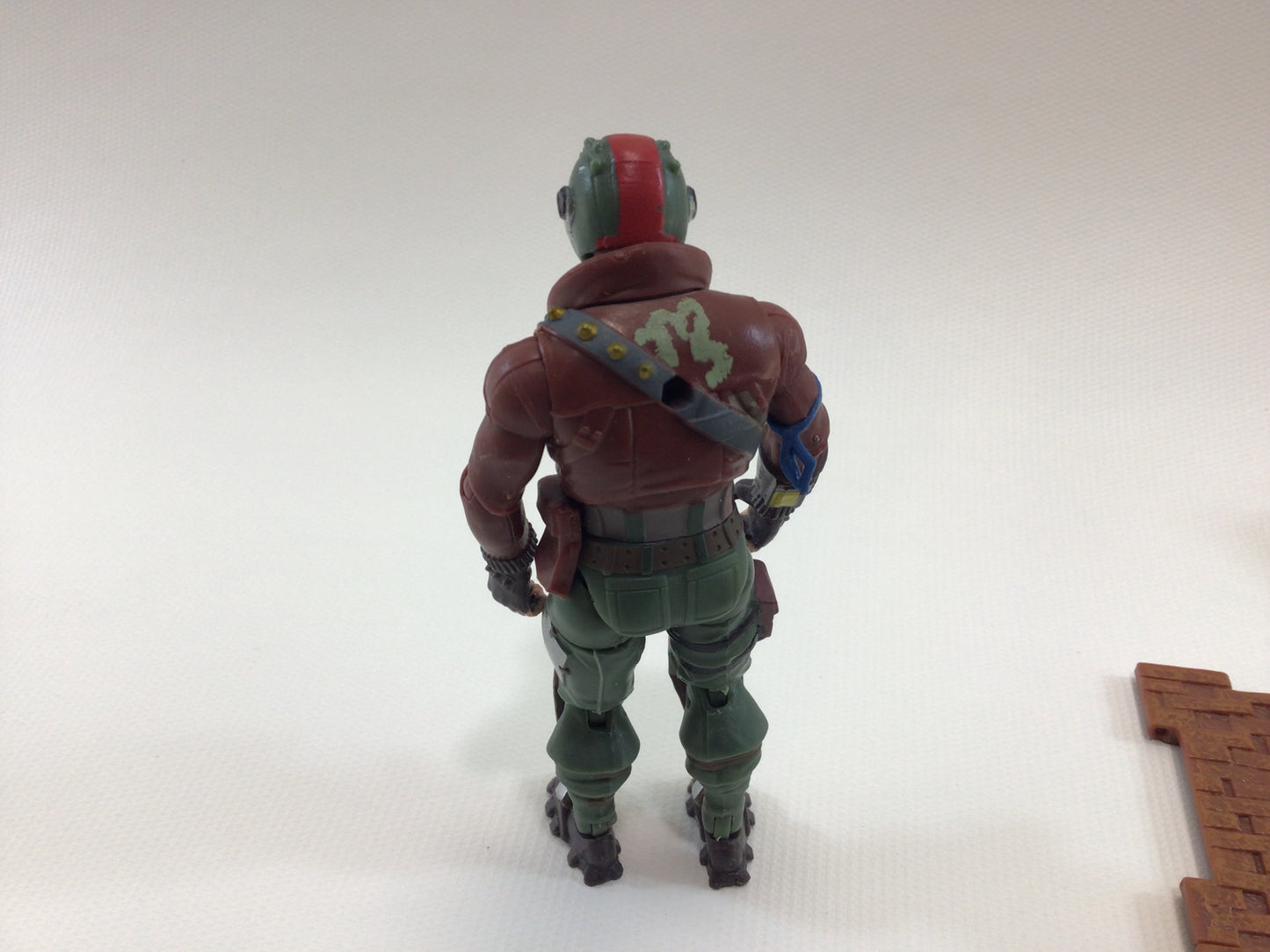 Jazwares Fortnite Rust Lord Figure with Weapons and Back Bling